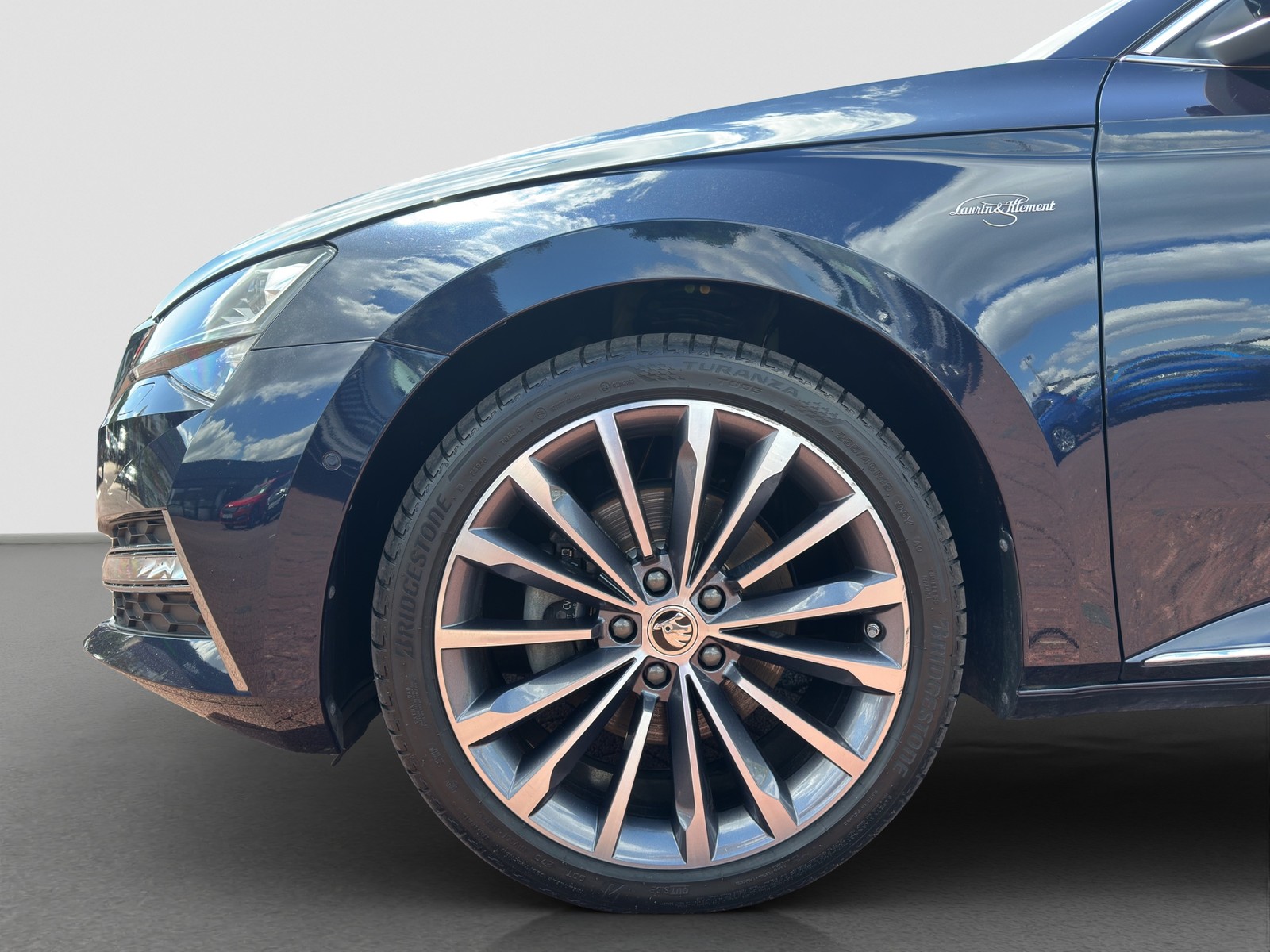 Skoda Superb Combi 1.4 iV L&K LEDER STANDHZ. PANO LM19