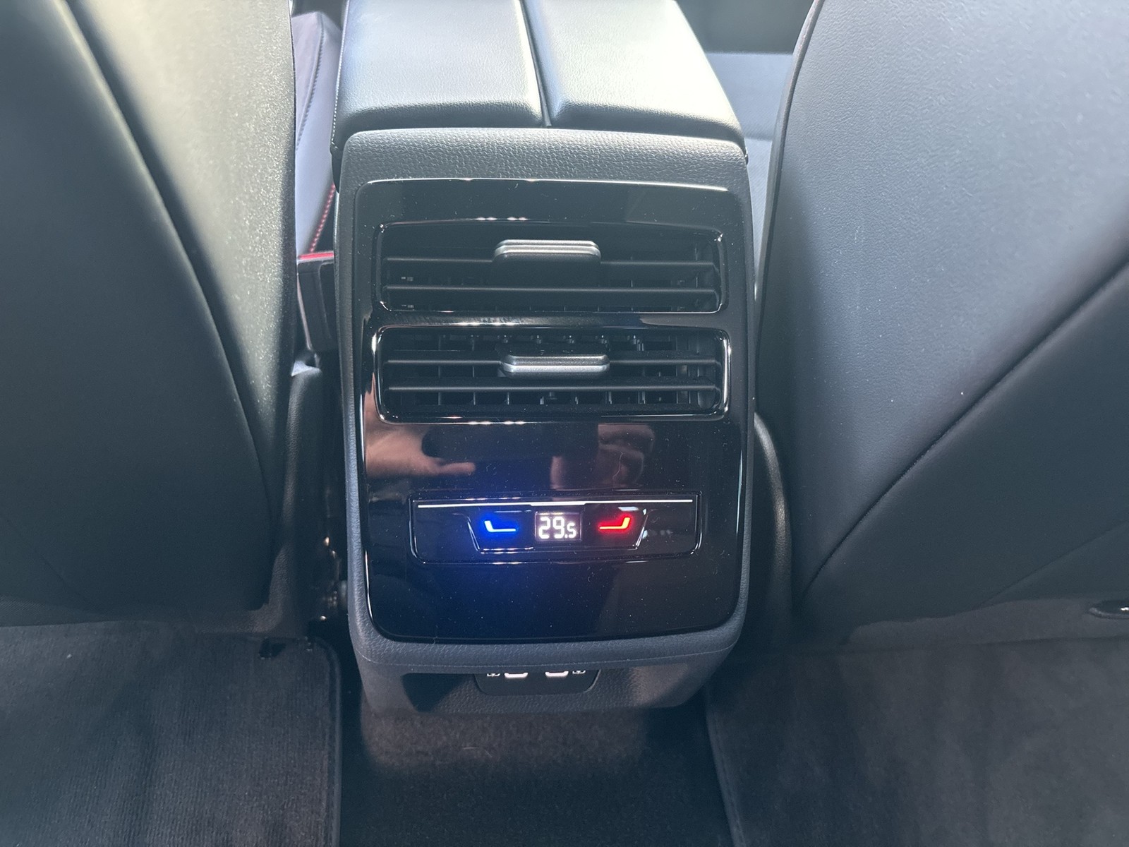 Volkswagen ID.7 GTX 4X4 WÄRMEPUMPE AHK 360CAM ACC LM20 NAVI