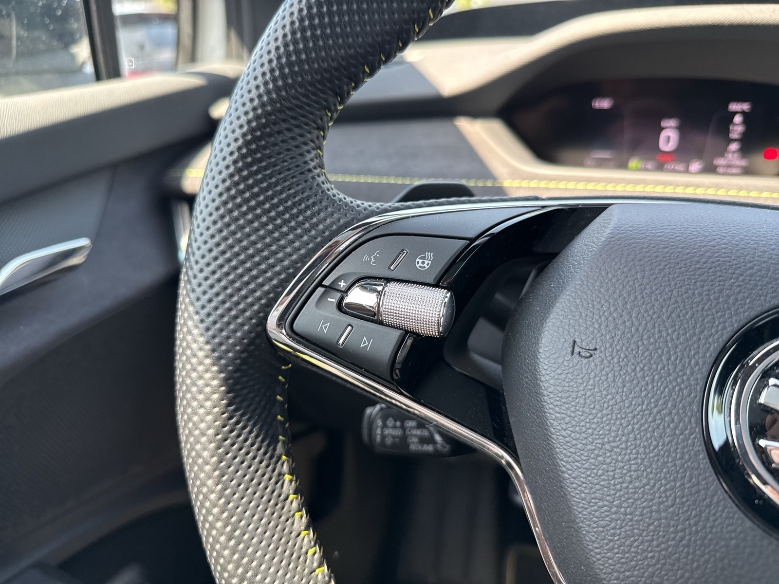 Skoda Enyaq Coupé RS WÄRMEPUMPE PANO CANTON AHK LM21