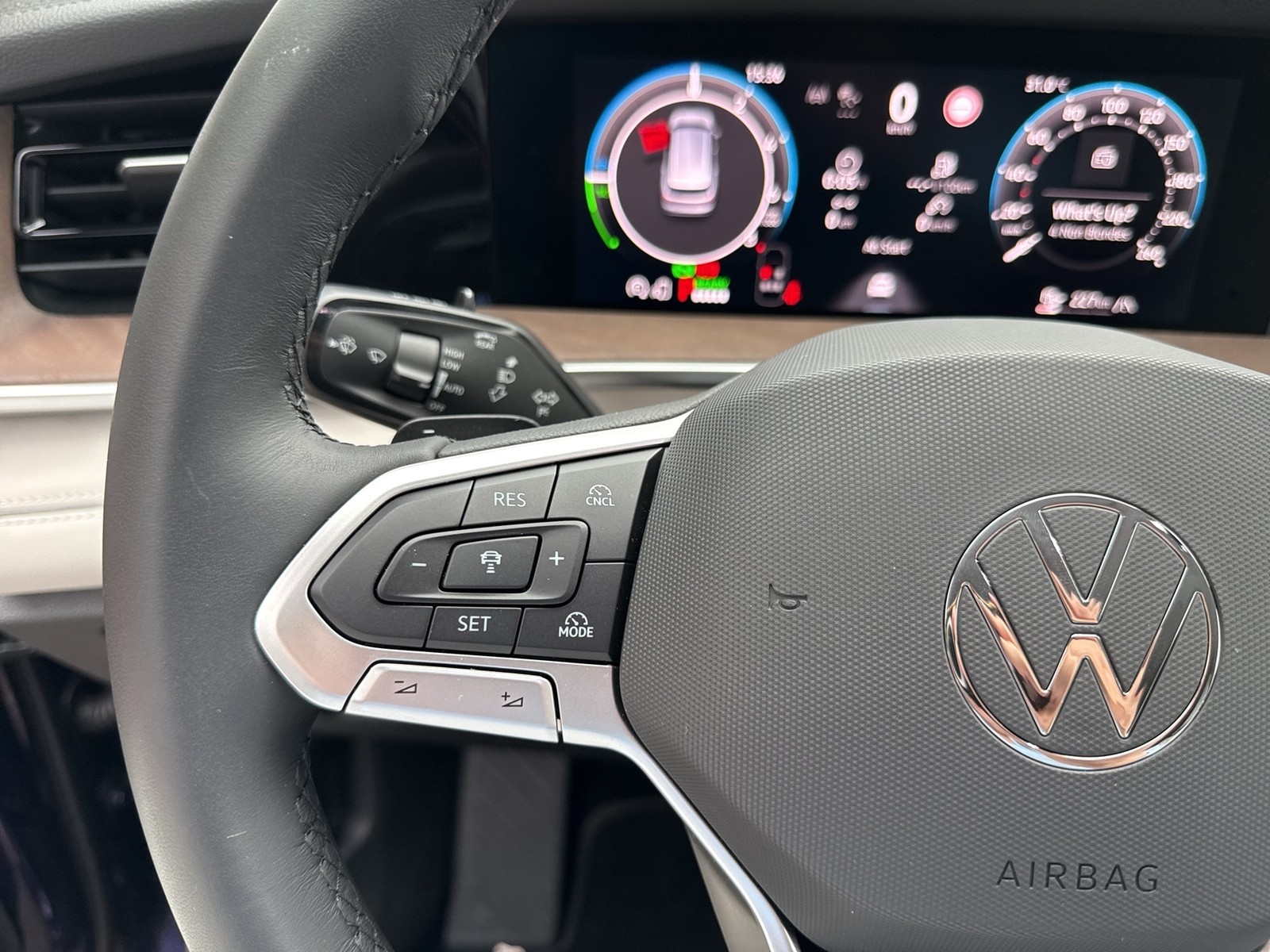 Volkswagen Tayron 1.5 HYBRID ELEGANCE AHK 360°CAM ACC LM18