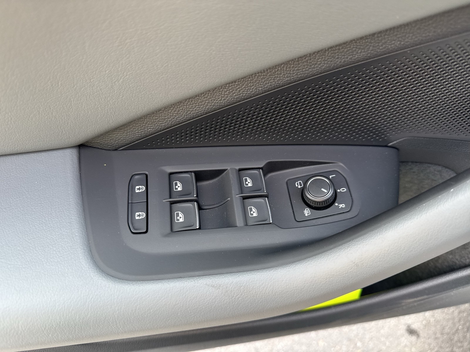 Volkswagen Passat Variant 1.5 HYBRID ELEGANCE LEDER AHK ACC