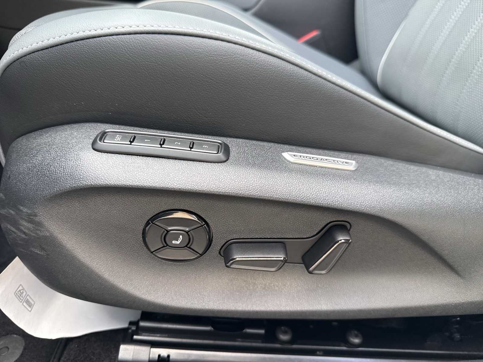 Volkswagen Passat Variant 1.5 HYBRID ELEGANCE LEDER AHK ACC