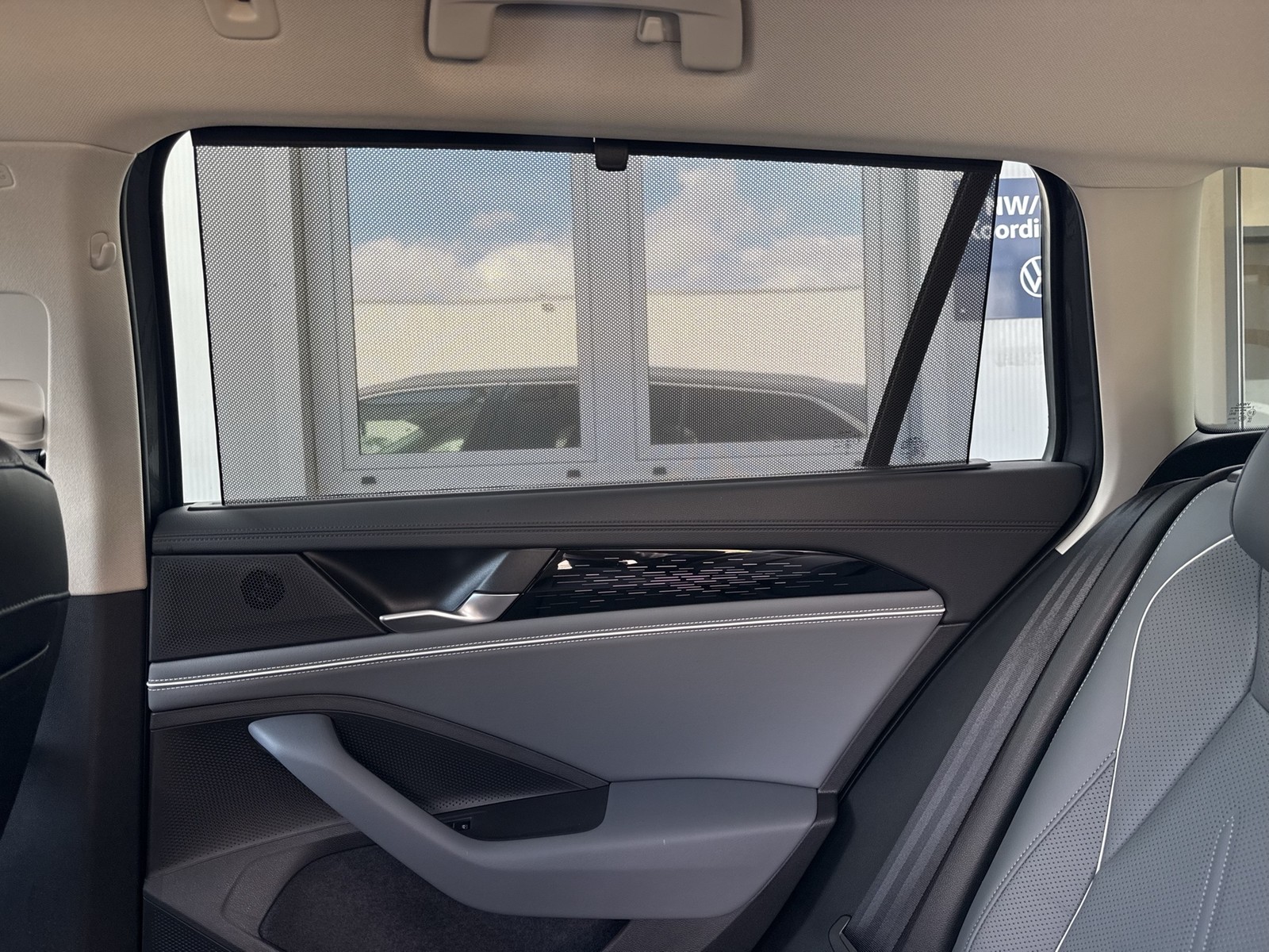 Volkswagen Passat Variant 1.5 HYBRID ELEGANCE LEDER AHK ACC