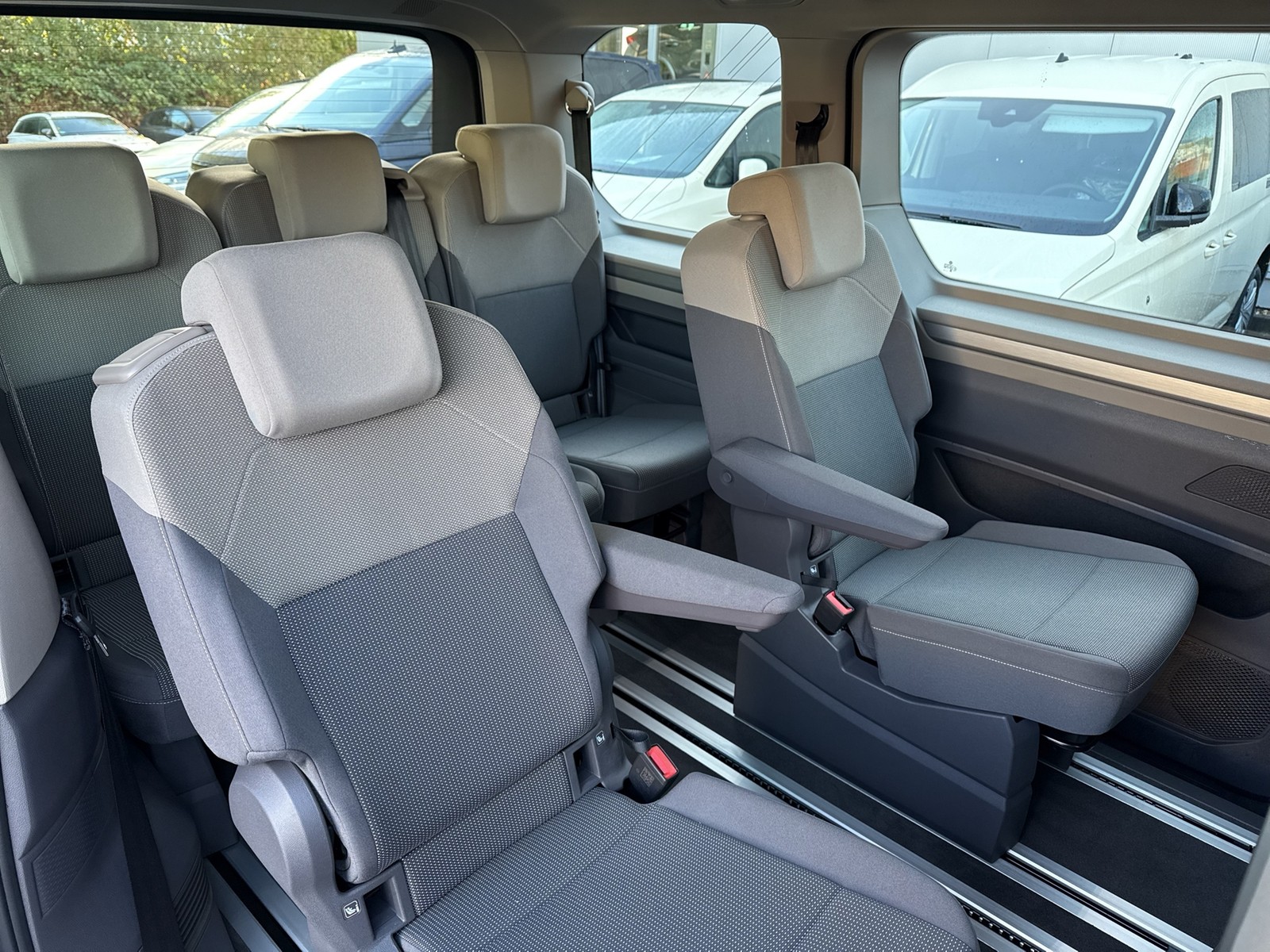 Volkswagen T7 Multivan 2.0 LIFE KÜ CAM ACC LM17 NAVI SITZHEIZ.