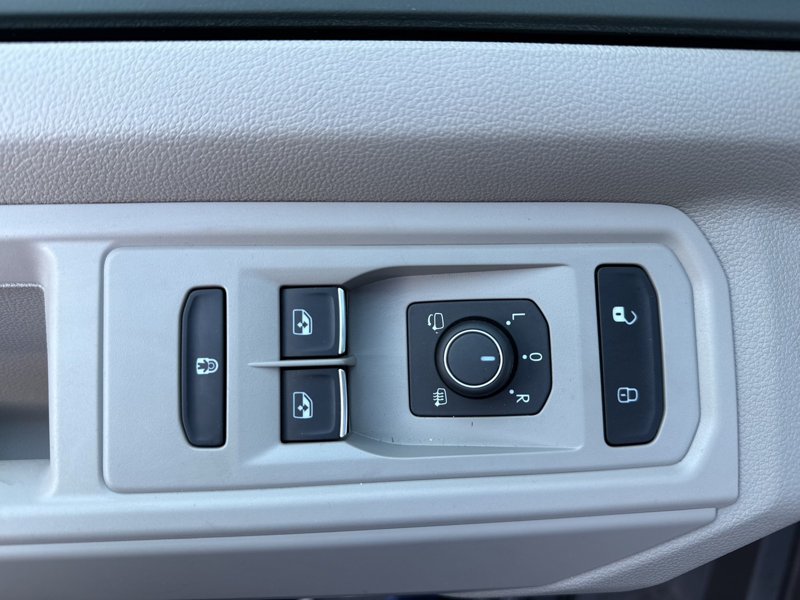 Volkswagen T7 Multivan 2.0 LIFE KÜ CAM ACC LM17 NAVI SITZHEIZ.