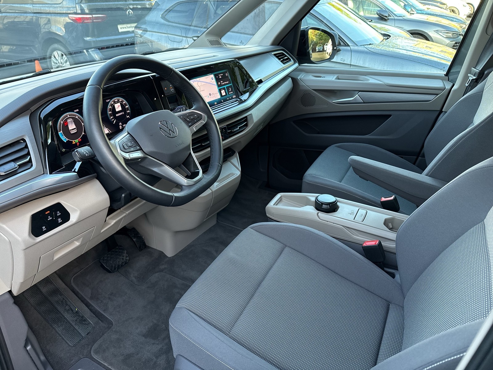 Volkswagen T7 Multivan 2.0 LIFE KÜ CAM ACC LM17 NAVI SITZHEIZ.