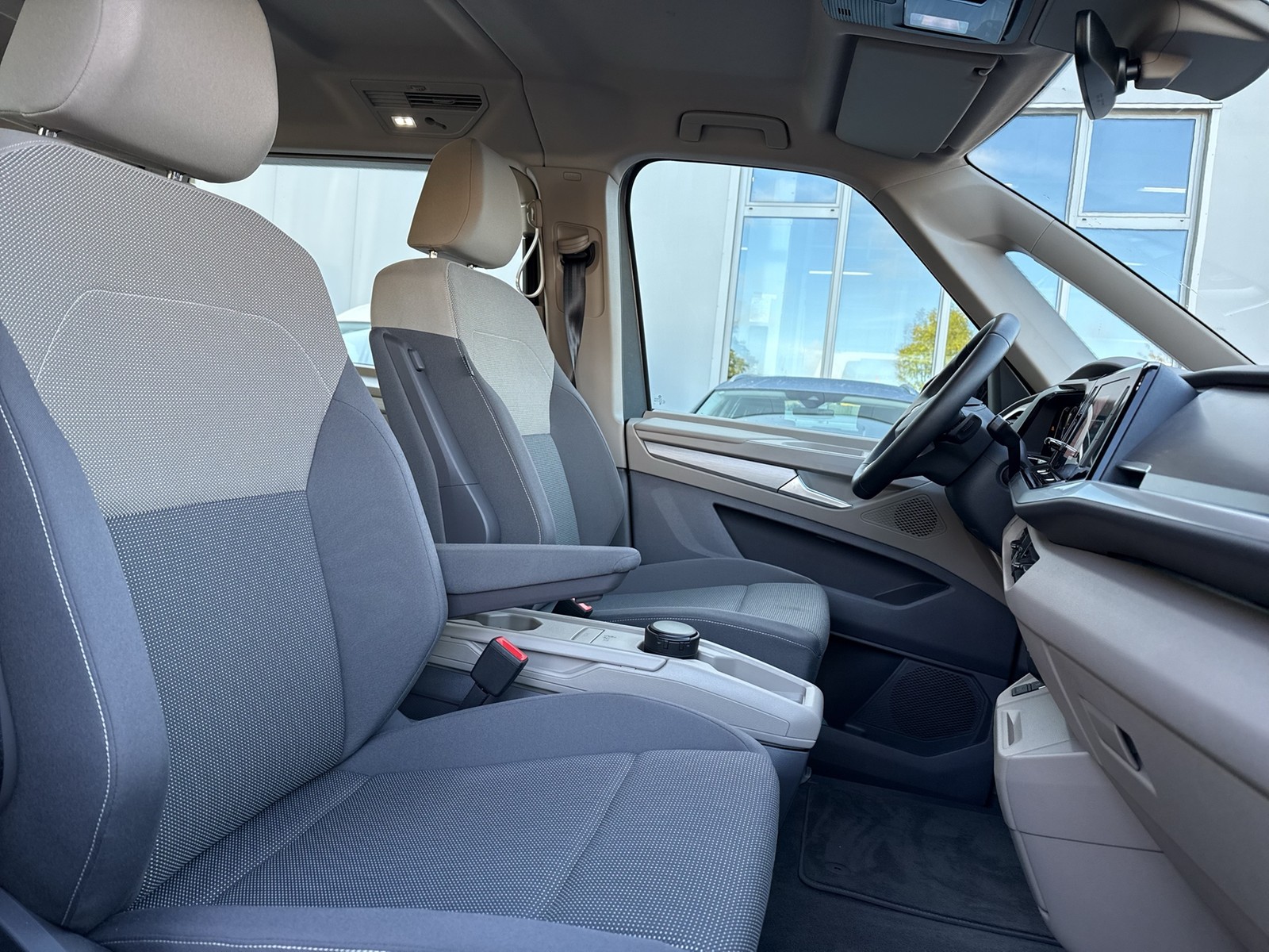 Volkswagen T7 Multivan 2.0 LIFE KÜ CAM ACC LM17 NAVI SITZHEIZ.