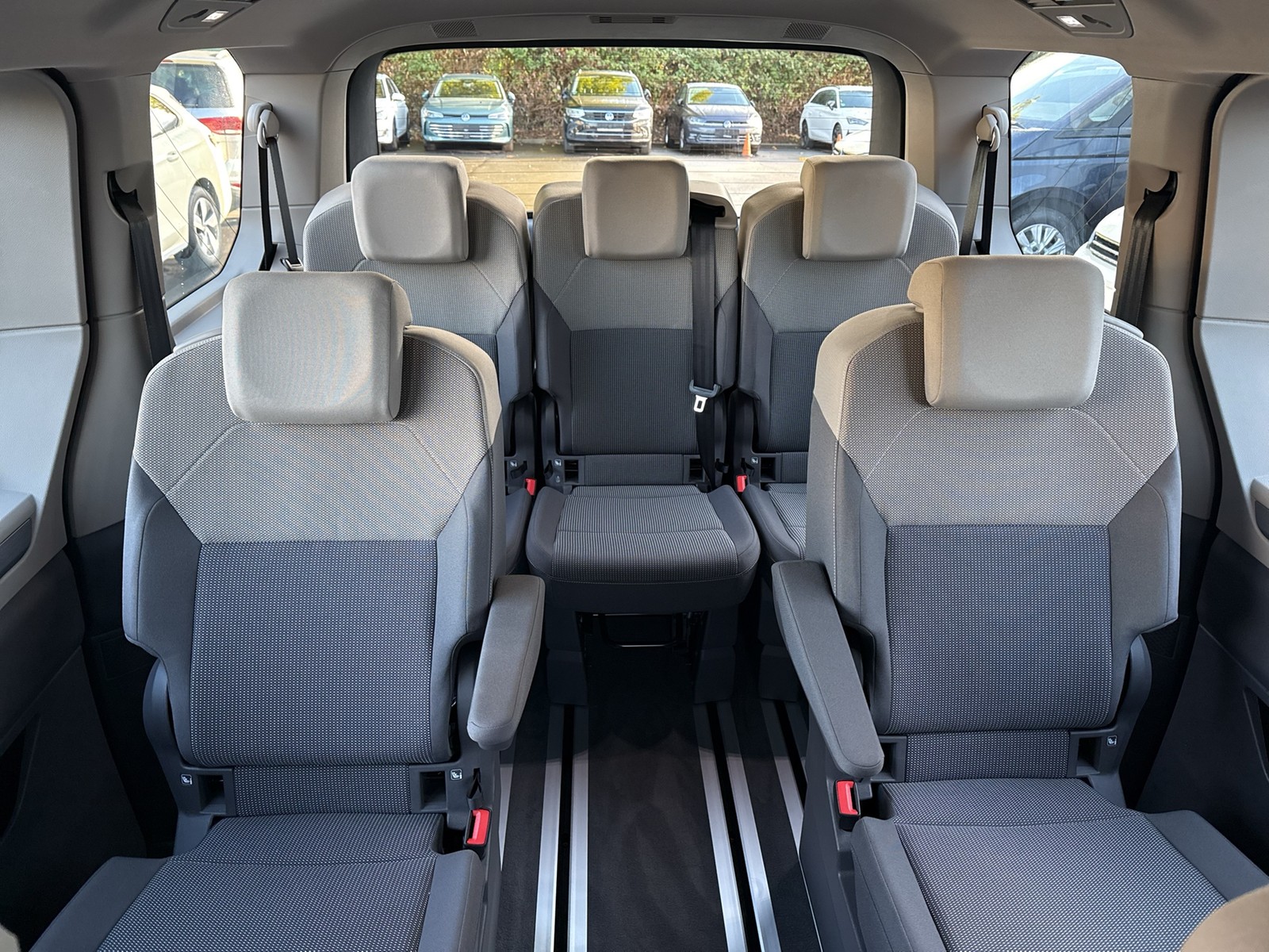 Volkswagen T7 Multivan 2.0 LIFE KÜ CAM ACC LM17 NAVI SITZHEIZ.