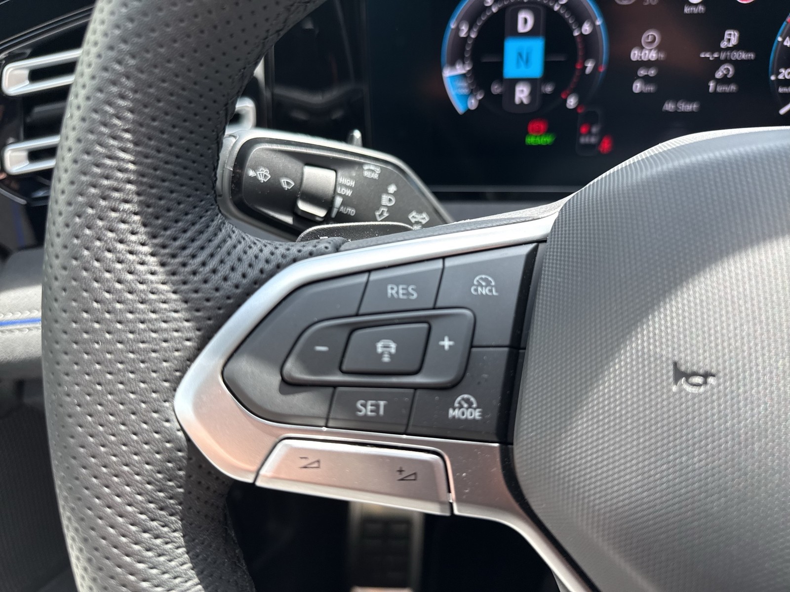 Volkswagen Tiguan 1.5 R-LINE DSG HD-MATRIXLED AHK LM20