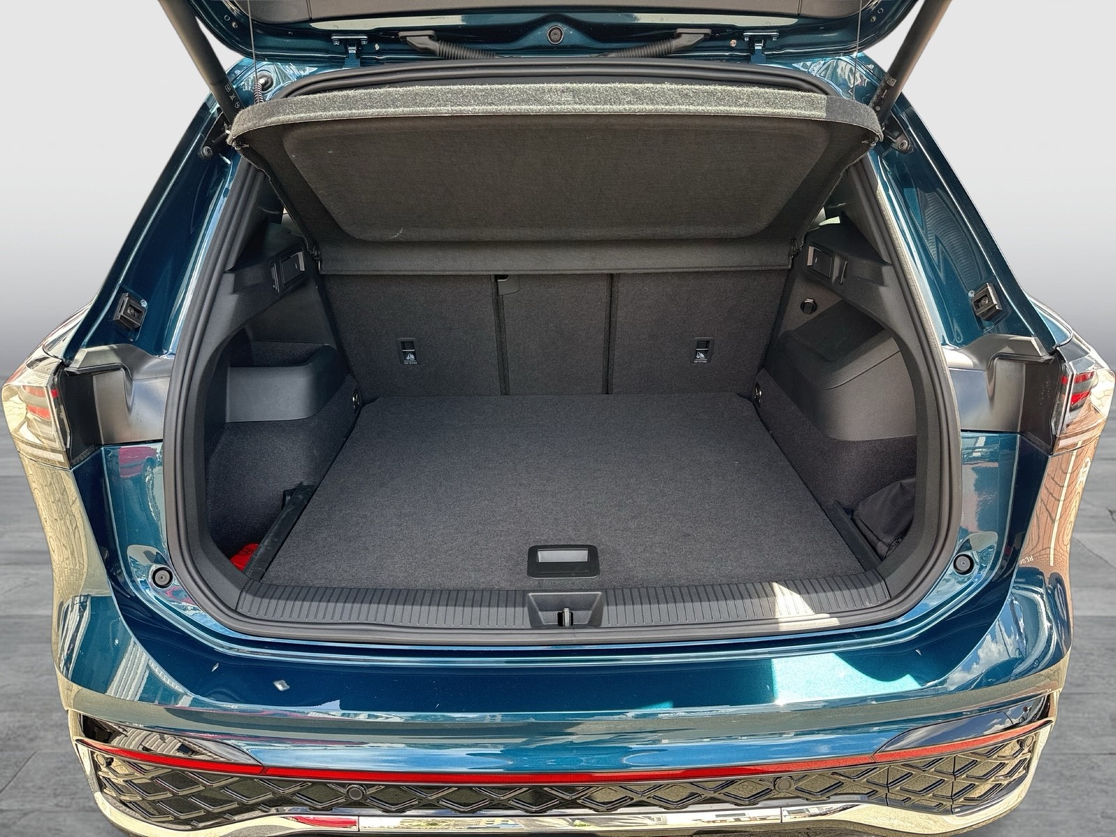 Volkswagen Tiguan 1.5 R-LINE DSG HD-MATRIXLED AHK LM20
