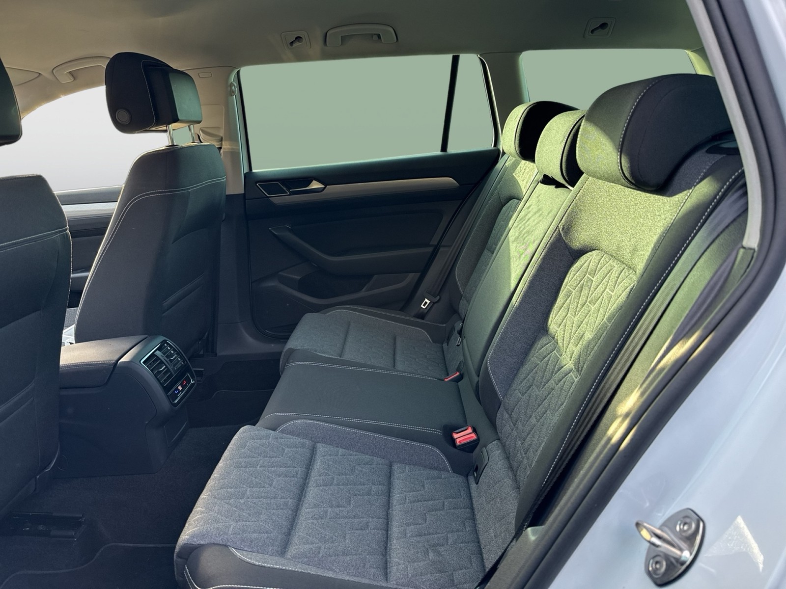 Volkswagen Passat Variant 2.0 BUSINESS CAM ACC NAVI SITZHZ.