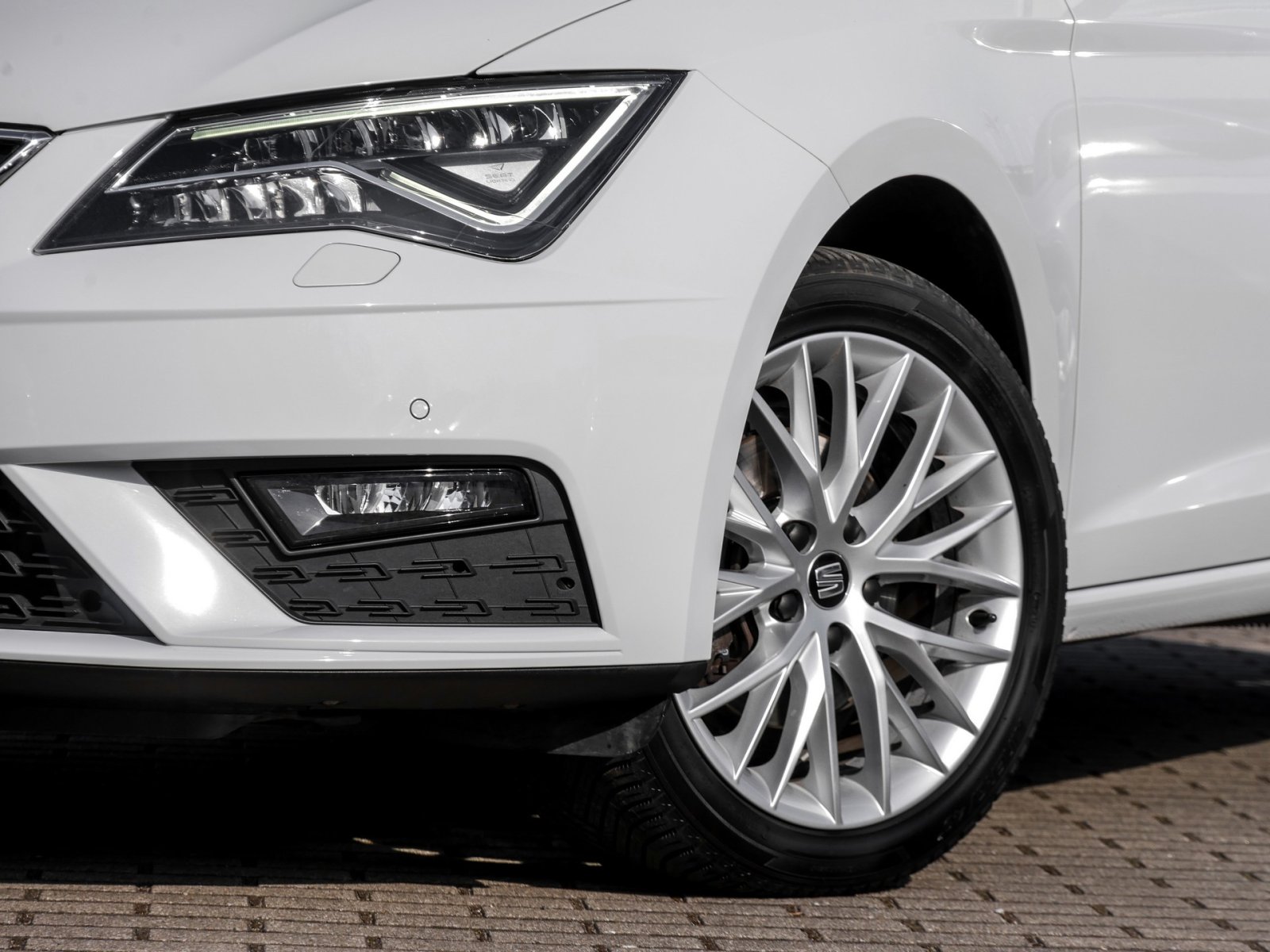 Seat Leon 1.5 STYLE PANO LM17 LED NAVI SITZHEIZUNG