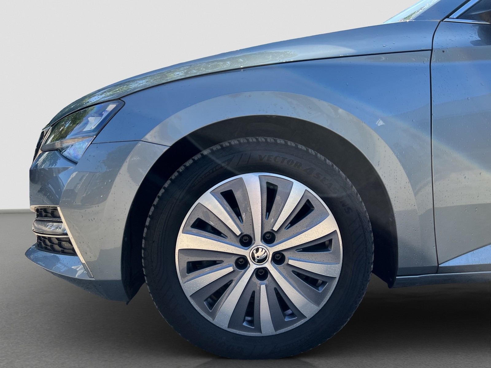 Skoda Superb Combi 1.4 iV AHK CAM E-KLAPPE NAVI SITZHZ
