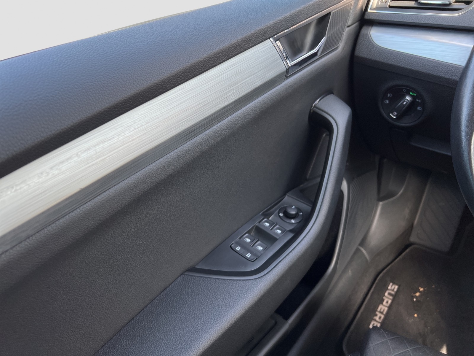 Skoda Superb Combi 1.4 iV AHK CAM E-KLAPPE NAVI SITZHZ