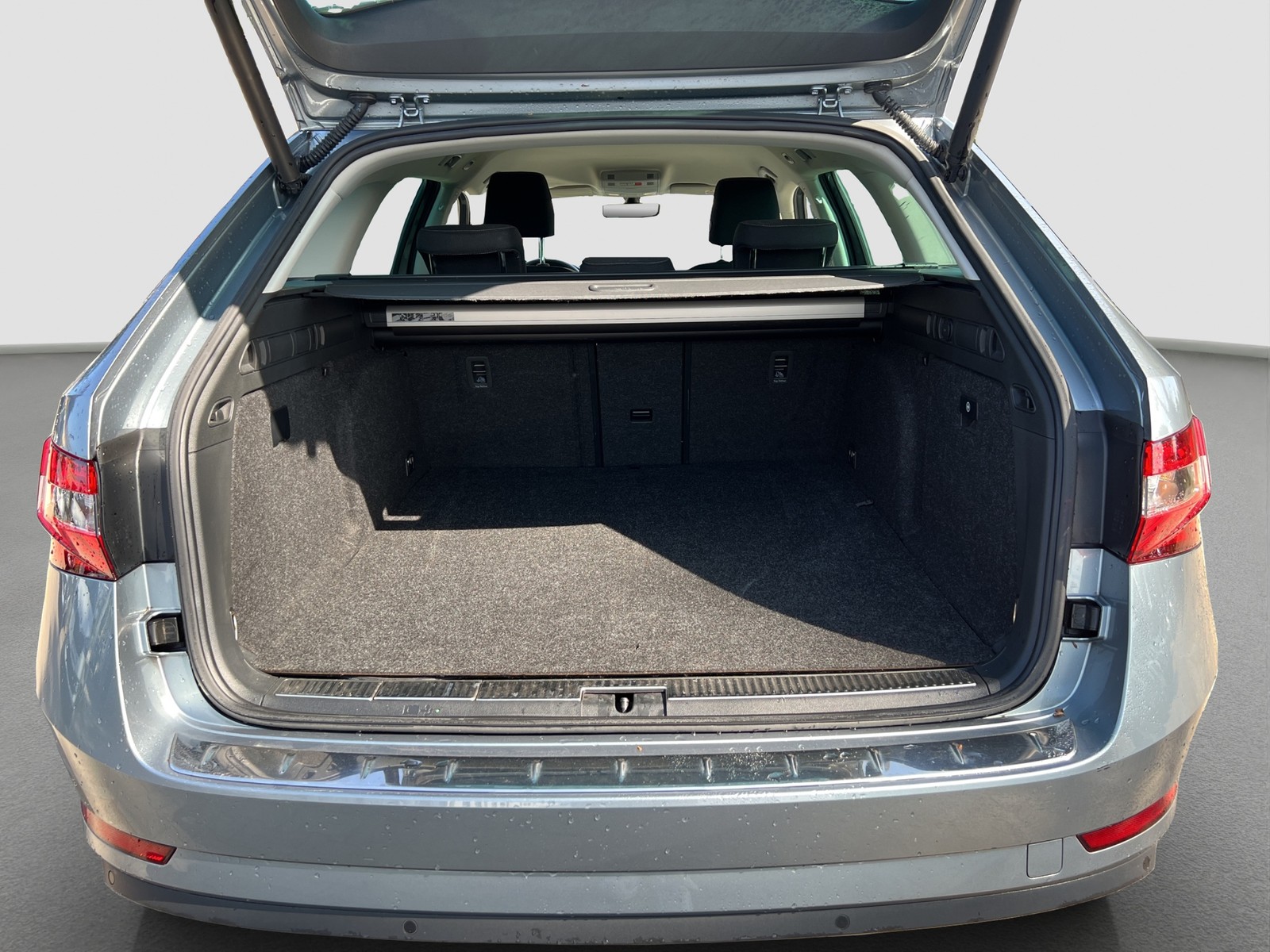 Skoda Superb Combi 1.4 iV AHK CAM E-KLAPPE NAVI SITZHZ