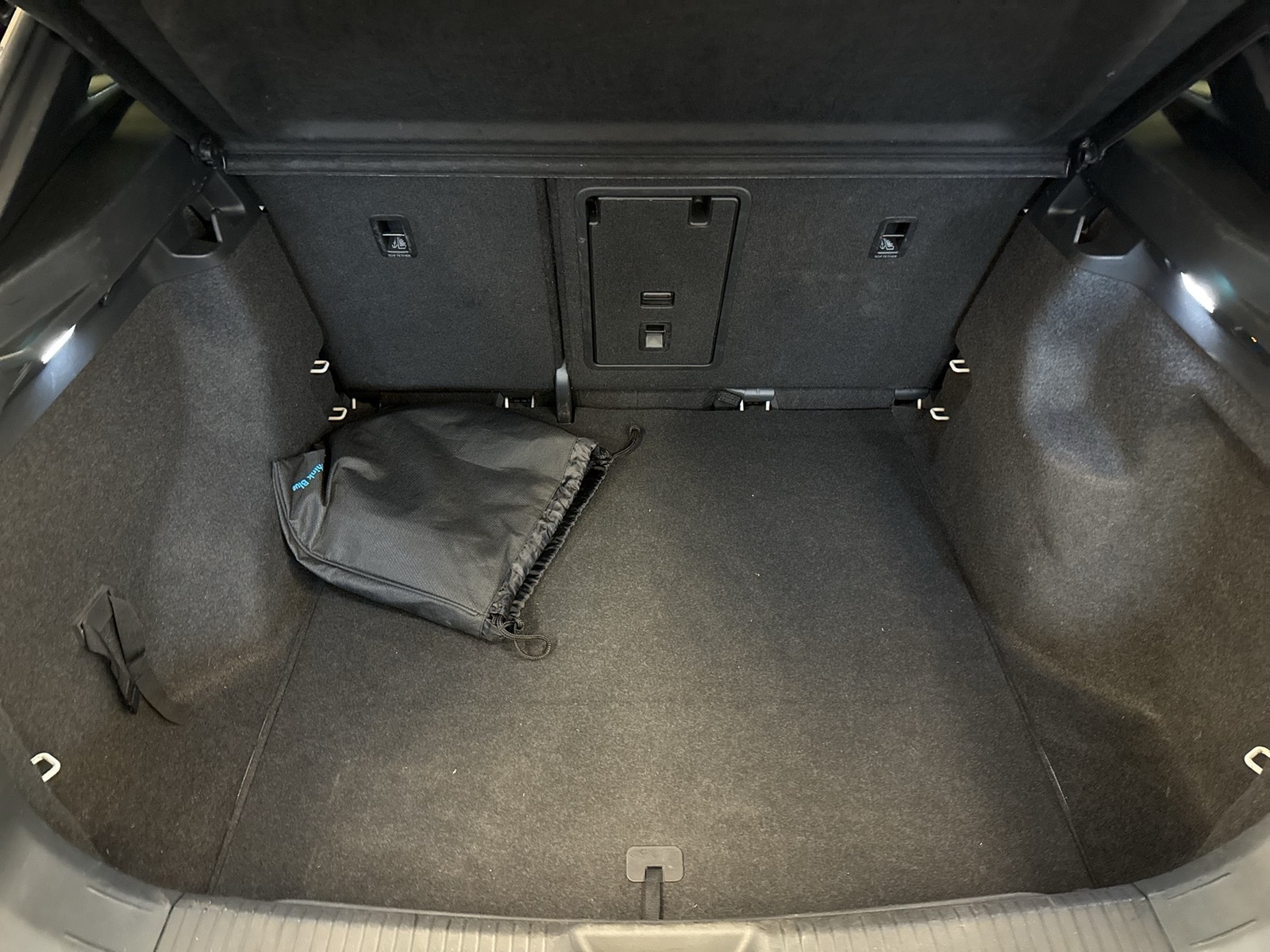 Volkswagen ID.4 Pro Performance 1st WÄRMEPUMPE AHK CAM LM20