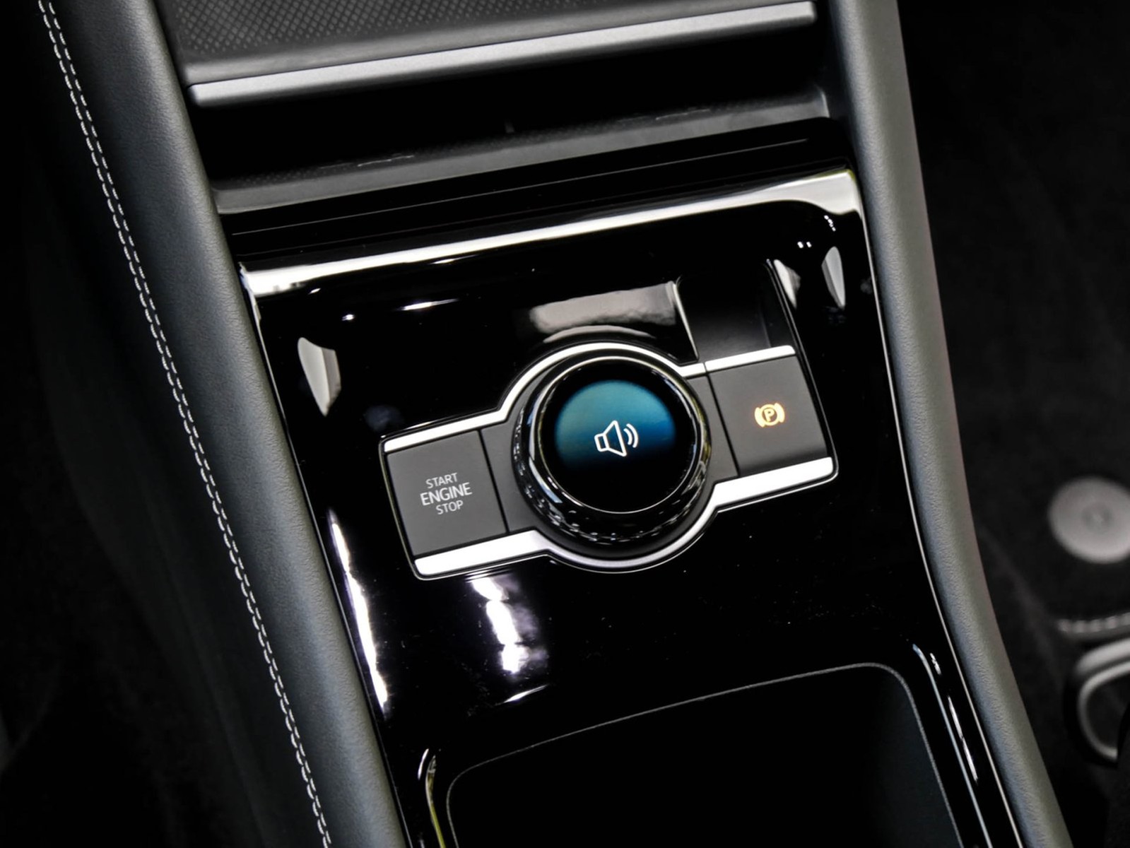 Volkswagen Tayron 2.0 TDI 4MOTION R-LINE DSG BLACKSTYLE 7SITZE AHK PANO STANDHZG