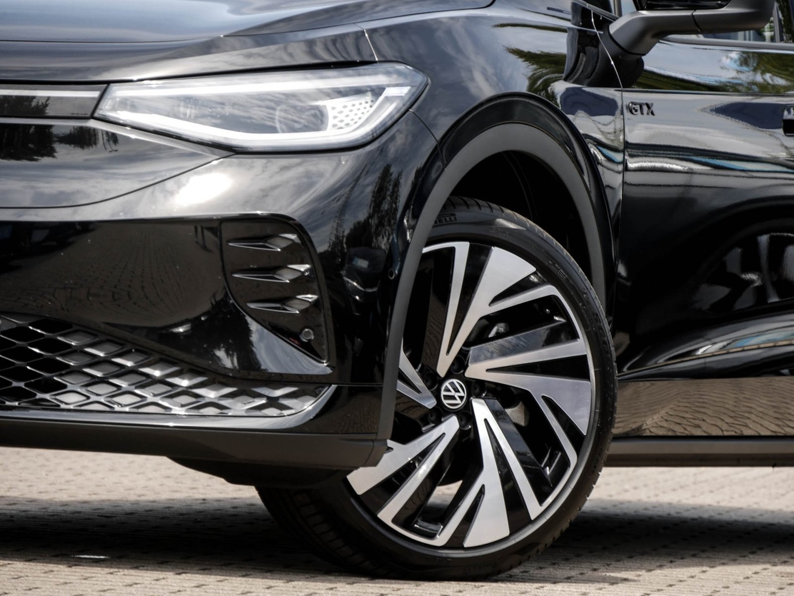 Volkswagen ID.5 GTX 4X4 WÄRMEPUMPE AHK 360°CAM ACC LM21