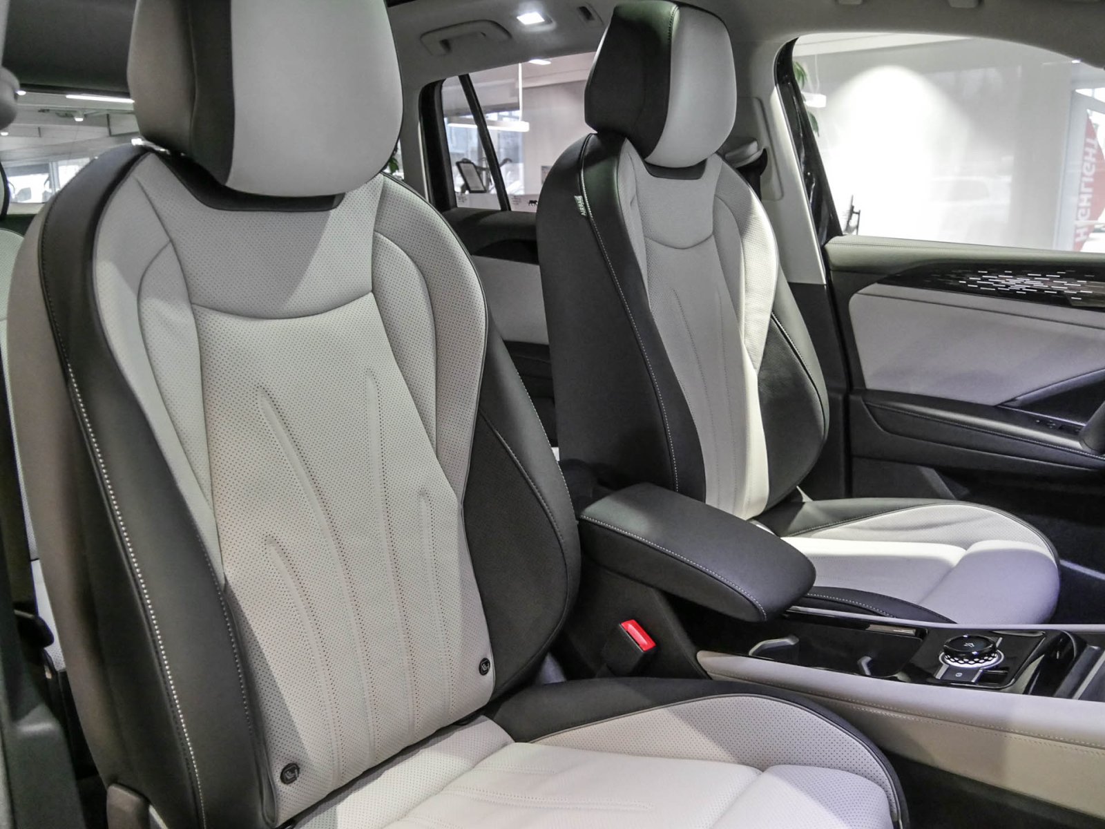 Volkswagen Tiguan 2.0 ELEGANCE DSG PANO LEDER STANDHZG AHK