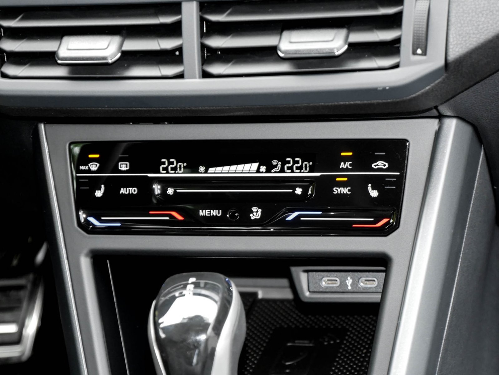 Volkswagen Polo 1.0 R-LINE DSG PANO NAVI CAM MATRIXLED LM17