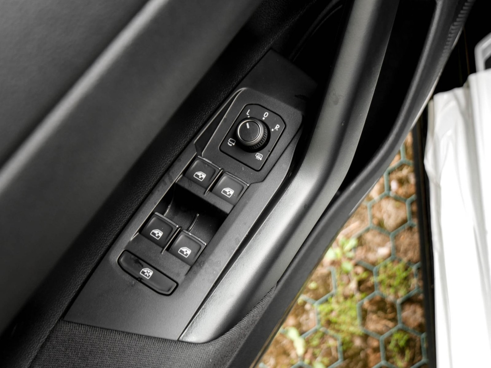 Volkswagen Polo 1.0 R-LINE DSG PANO NAVI CAM MATRIXLED LM17