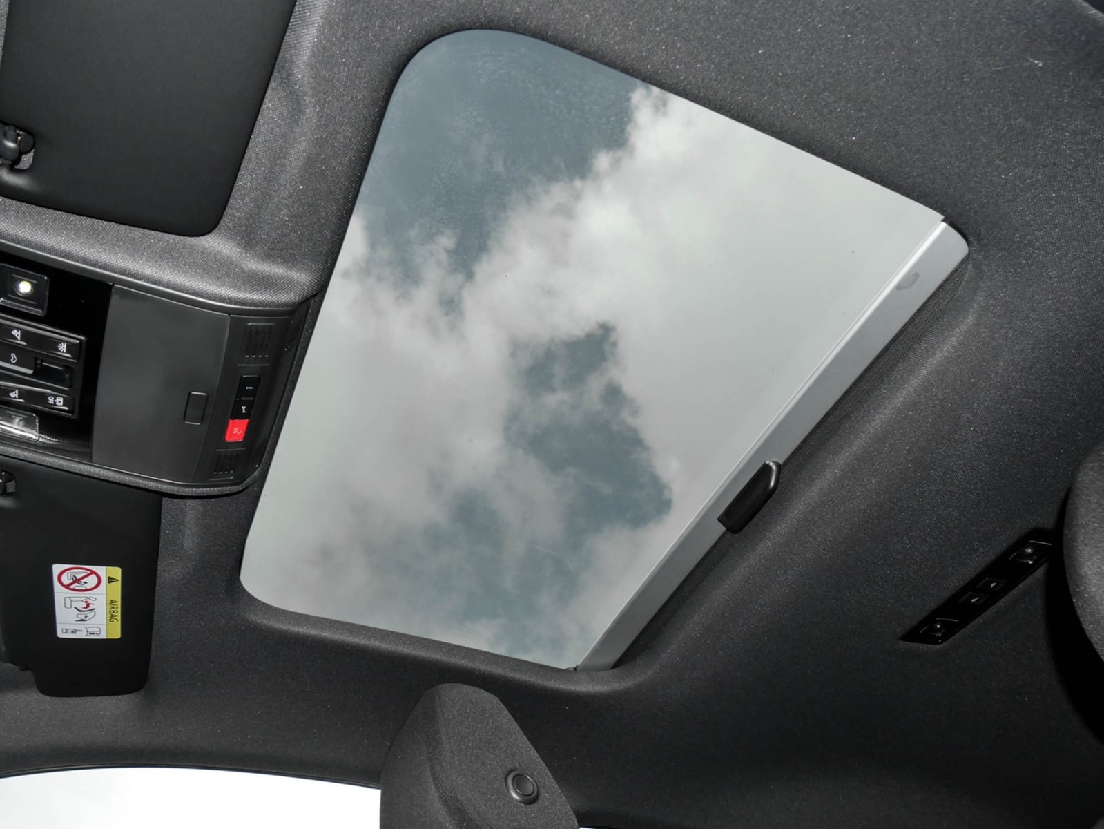 Volkswagen Polo 1.0 R-LINE DSG PANO NAVI CAM MATRIXLED LM17