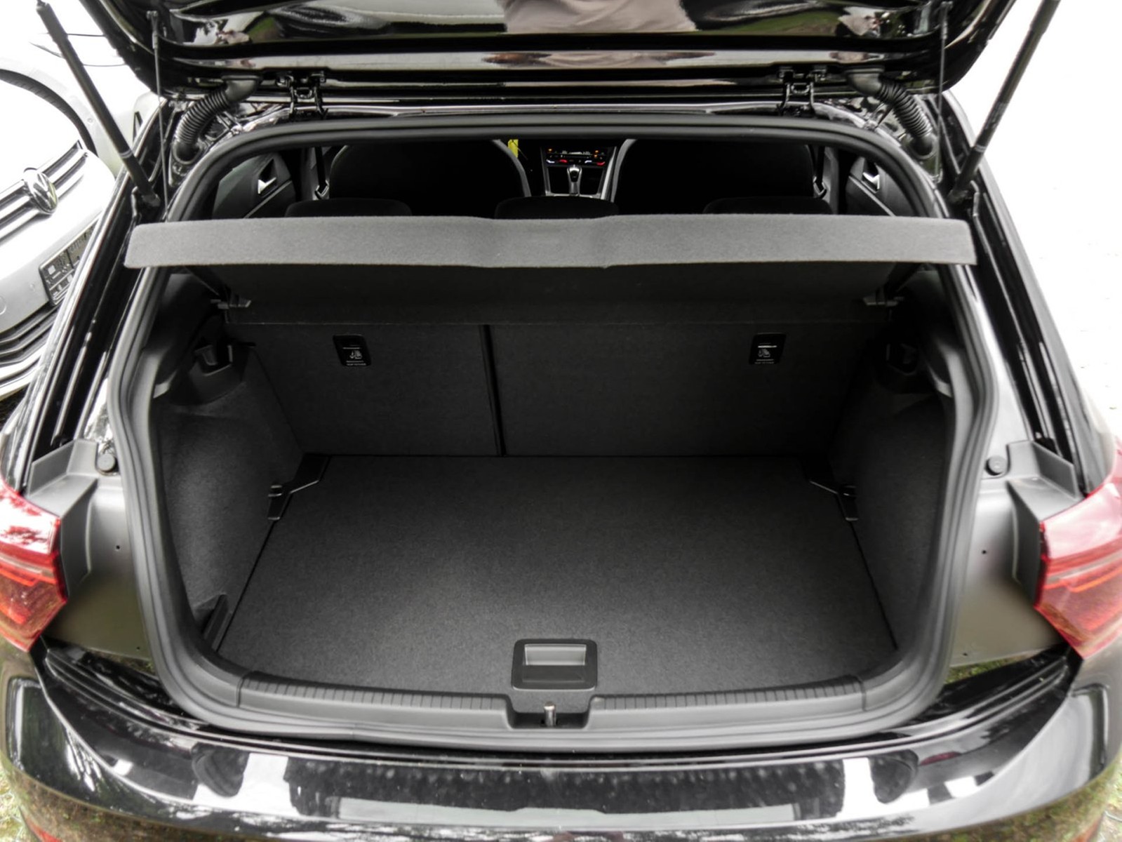 Volkswagen Polo 1.0 R-LINE DSG PANO NAVI CAM MATRIXLED LM17