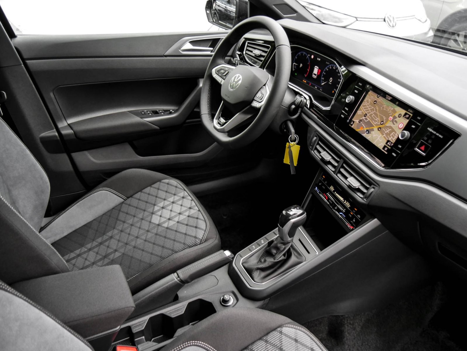 Volkswagen Polo 1.0 R-LINE DSG PANO NAVI CAM MATRIXLED LM17