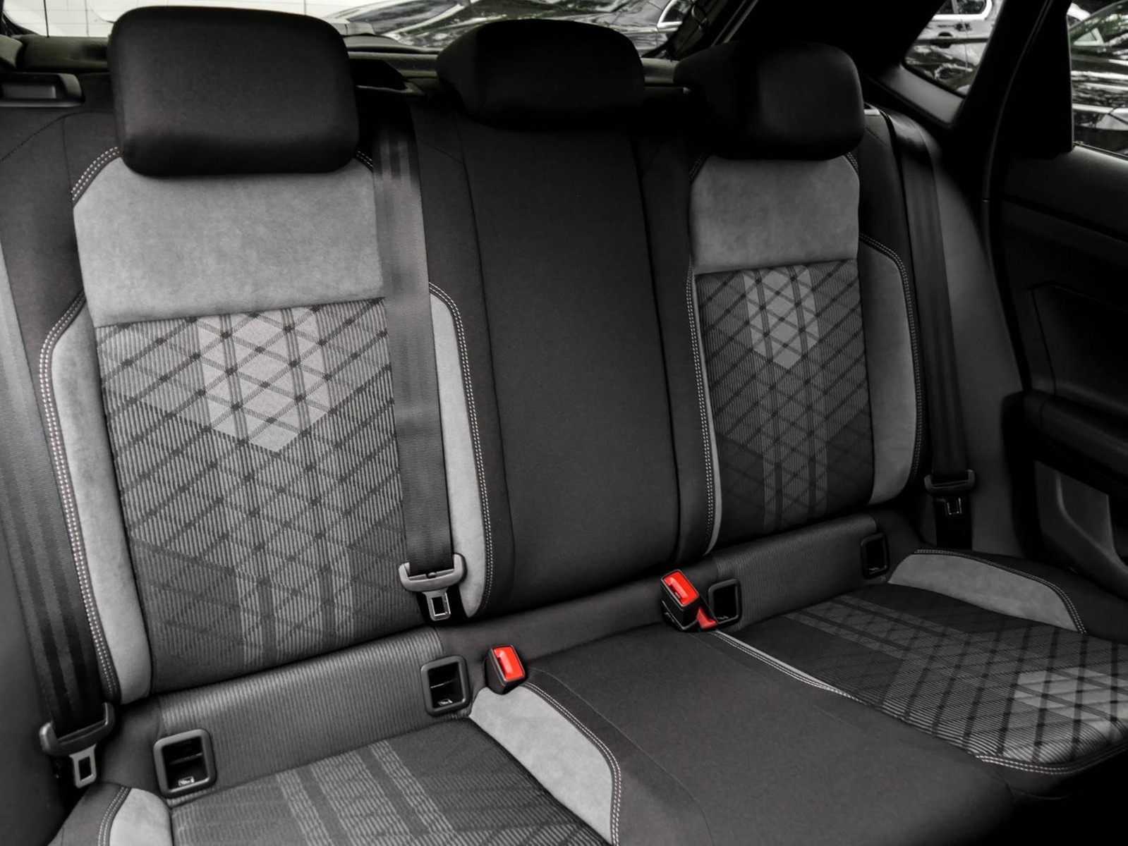 Volkswagen Polo 1.0 R-LINE DSG PANO NAVI CAM MATRIXLED LM17