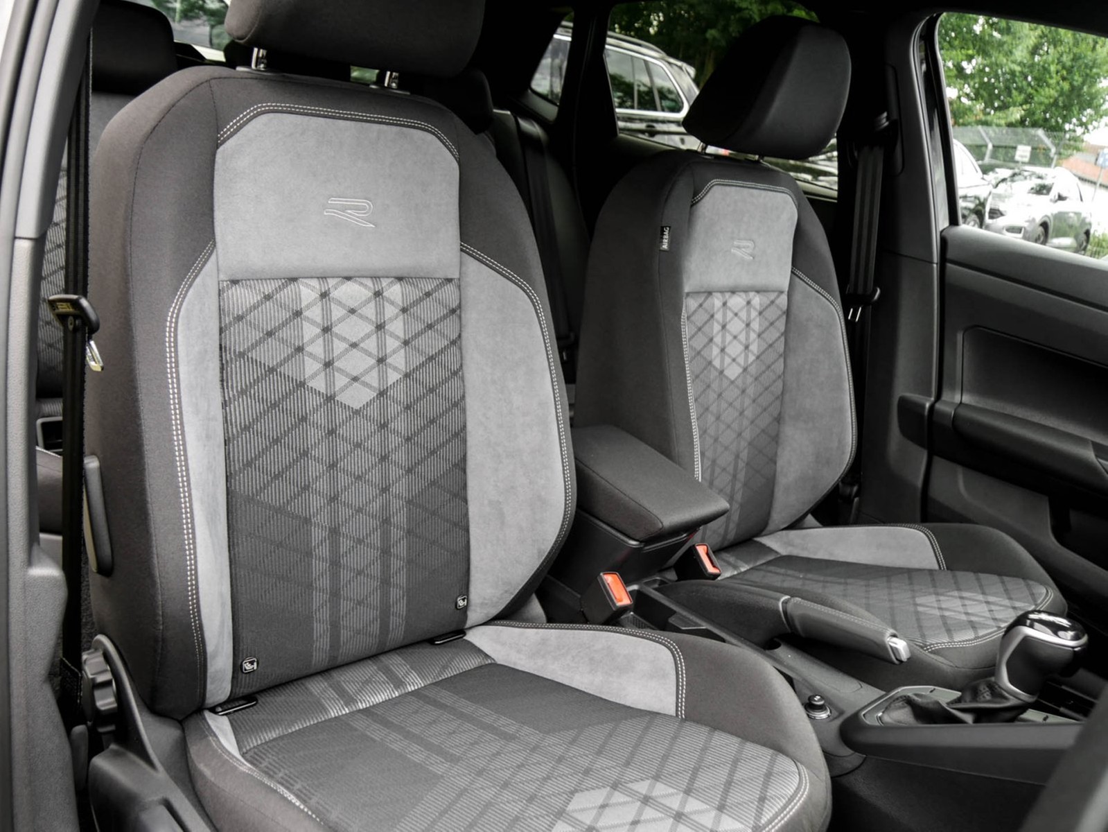 Volkswagen Polo 1.0 R-LINE DSG PANO NAVI CAM MATRIXLED LM17