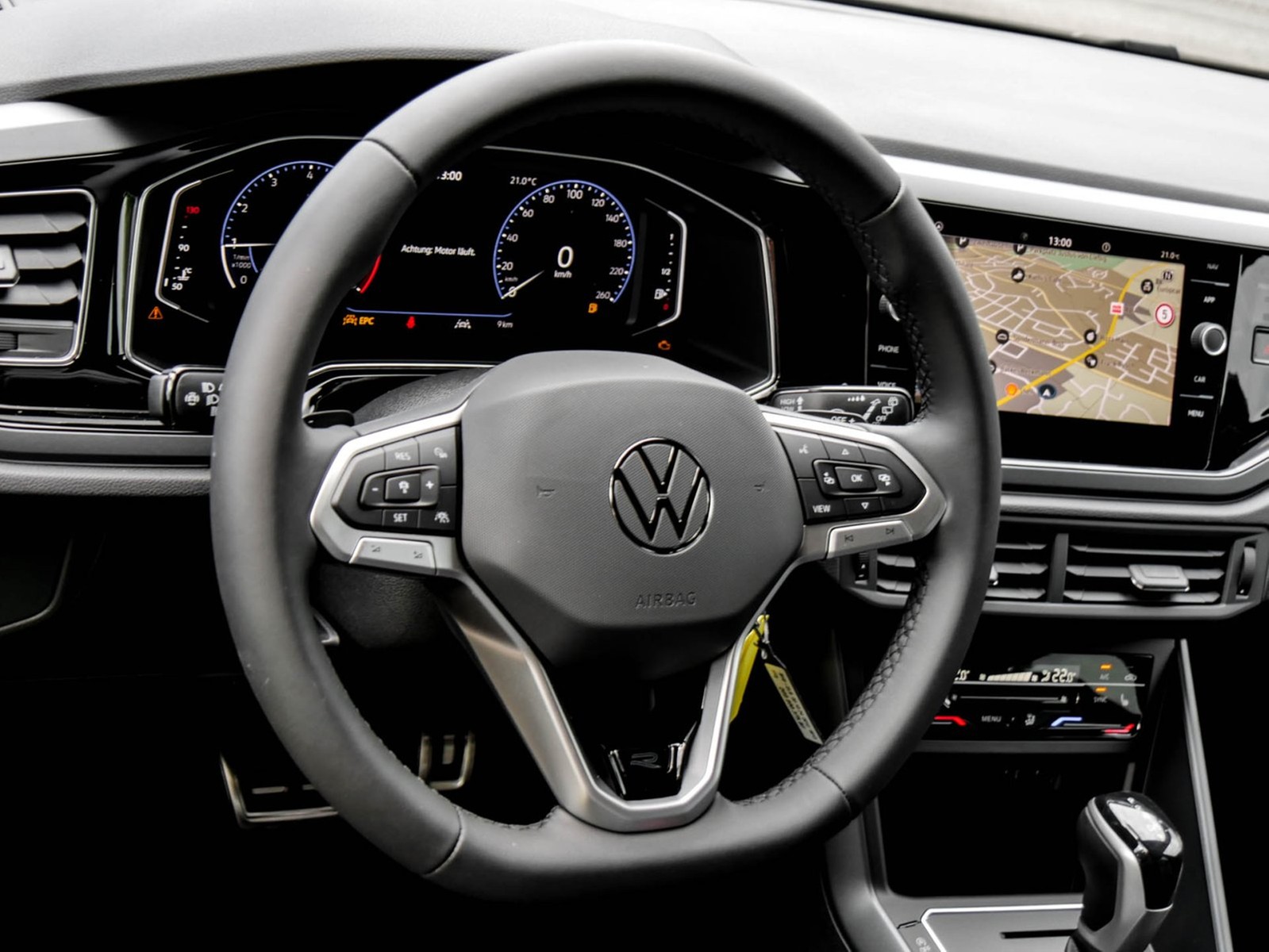 Volkswagen Polo 1.0 R-LINE DSG PANO NAVI CAM MATRIXLED LM17