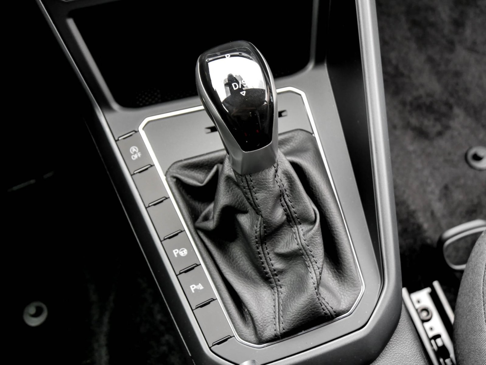 Volkswagen Polo 1.0 R-LINE DSG PANO NAVI CAM MATRIXLED LM17