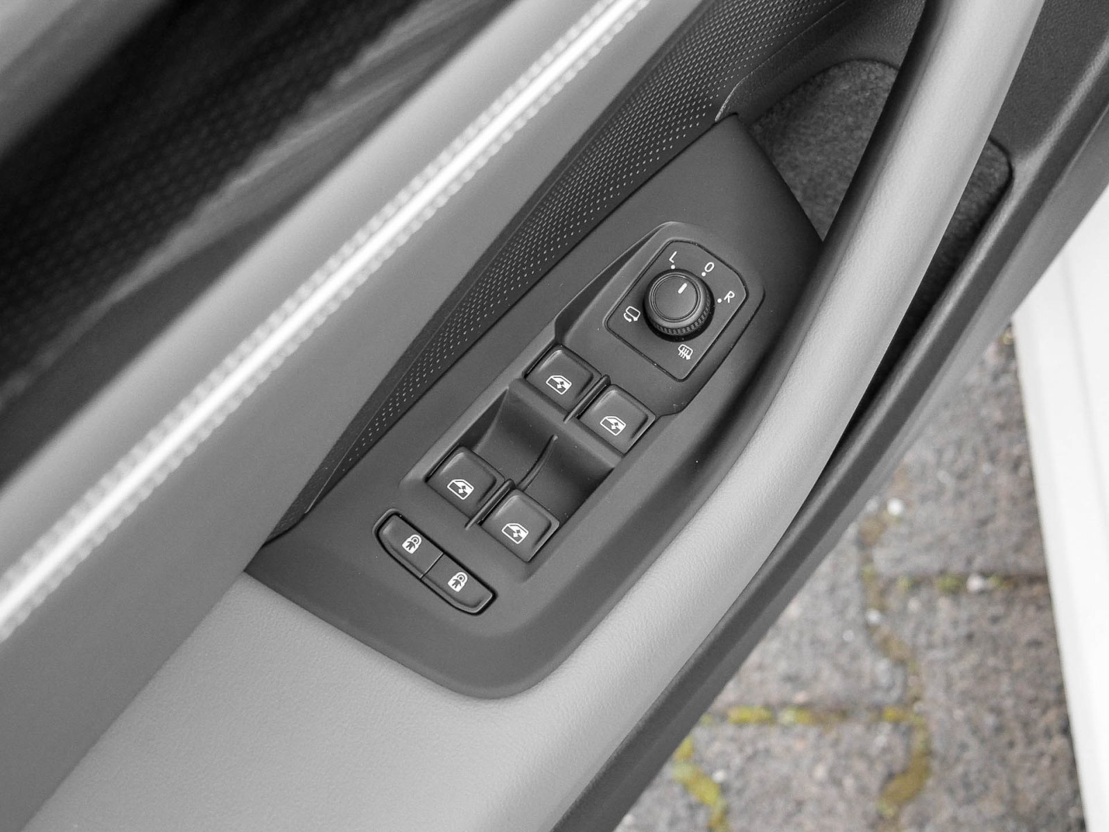 Volkswagen Passat Variant 1.5 eTSI BUSINESS NEUESMODELL AHK LM17