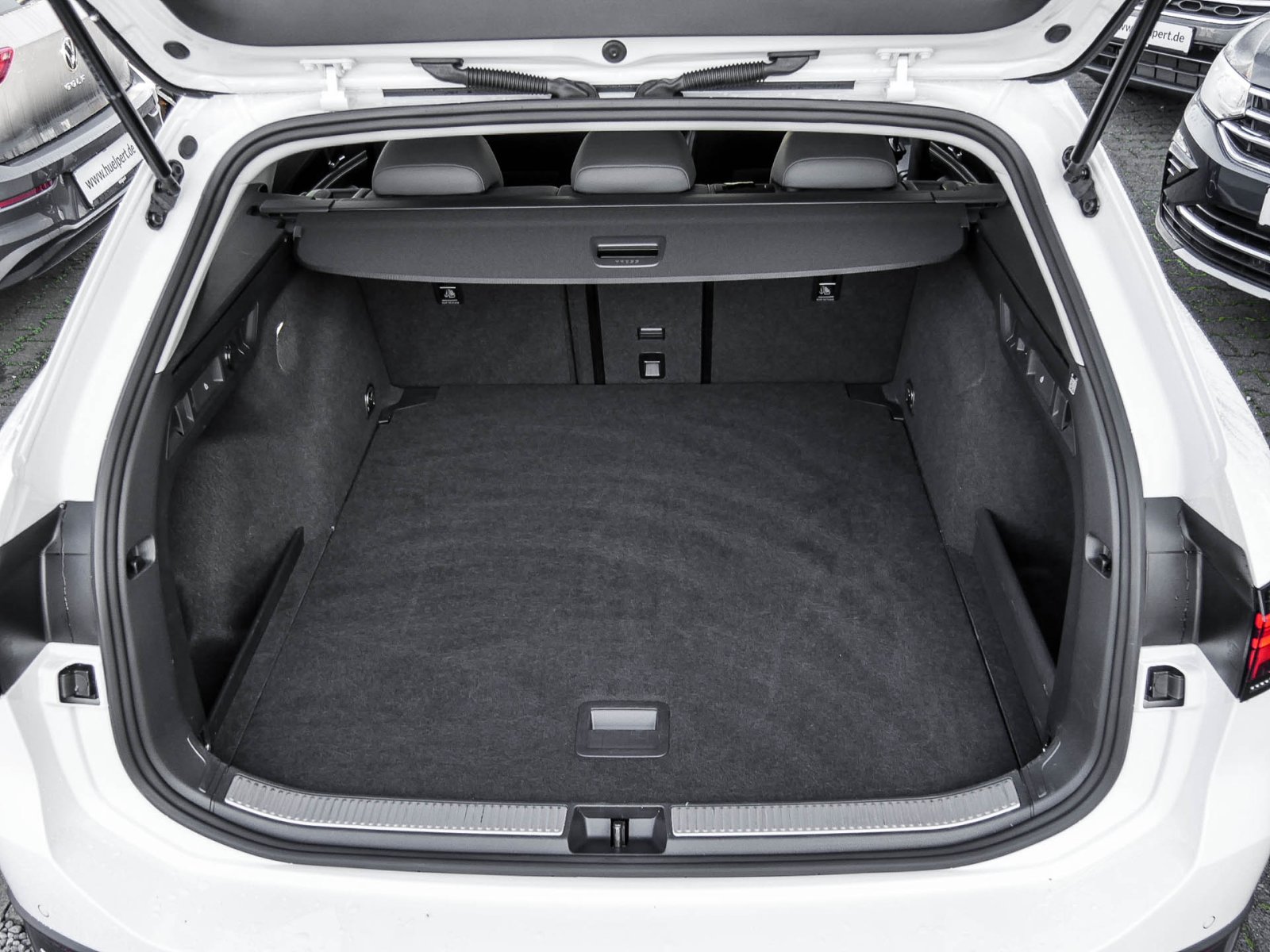 Volkswagen Passat Variant 1.5 eTSI BUSINESS NEUESMODELL AHK LM17