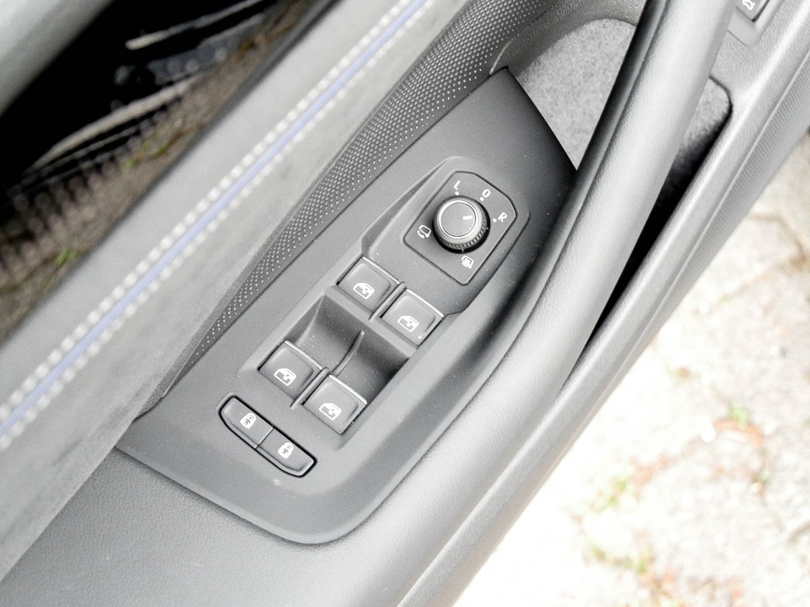 Volkswagen Passat Variant 2.0 R-LINE NEUES MODELL LEDER AHK