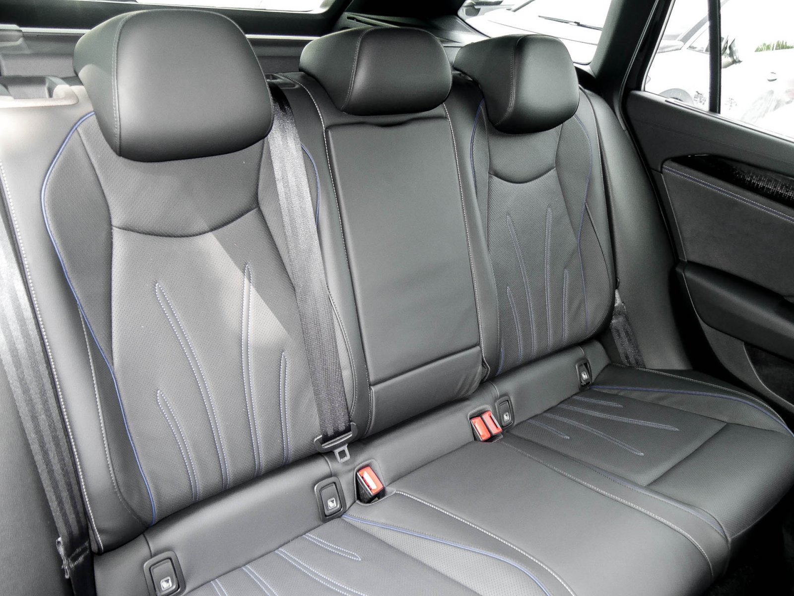Volkswagen Passat Variant 2.0 R-LINE NEUES MODELL LEDER AHK