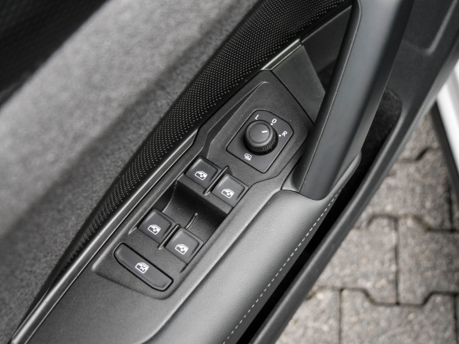 Volkswagen Tiguan 1.5 eTSI NEUES MODELL AHK CAM CARPLAY