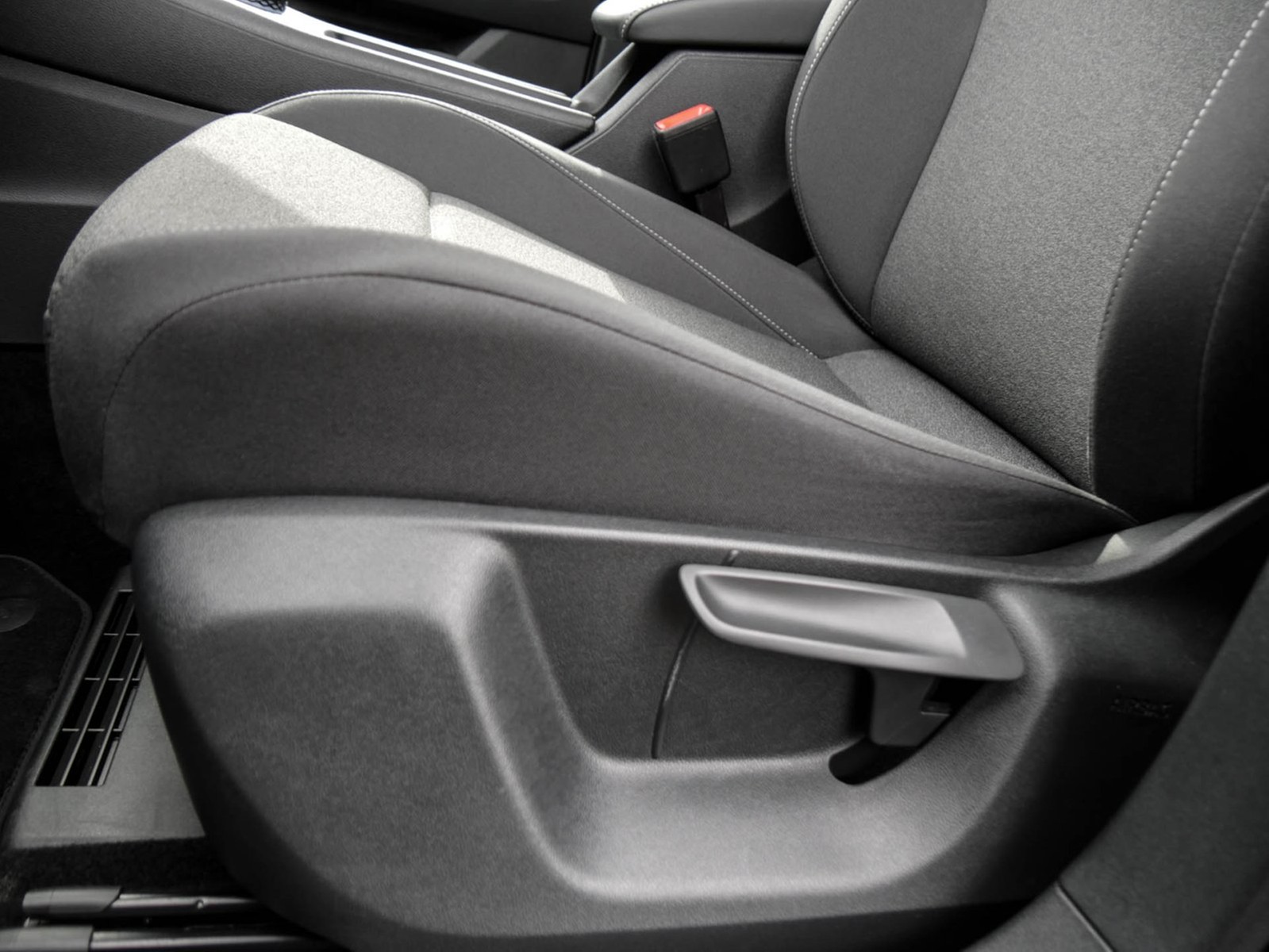 Volkswagen Tiguan 1.5 eTSI NEUES MODELL AHK CAM CARPLAY