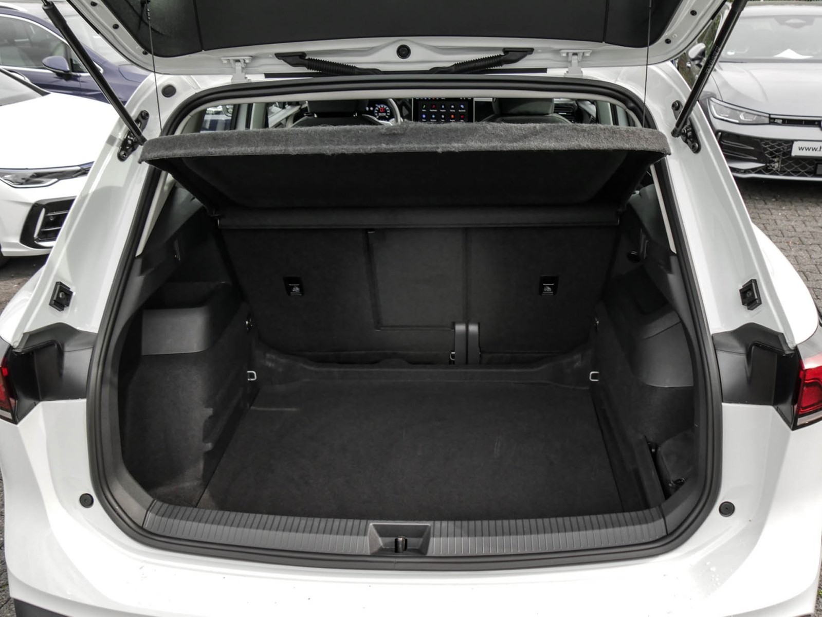 Volkswagen Tiguan 1.5 eTSI NEUES MODELL AHK CAM CARPLAY