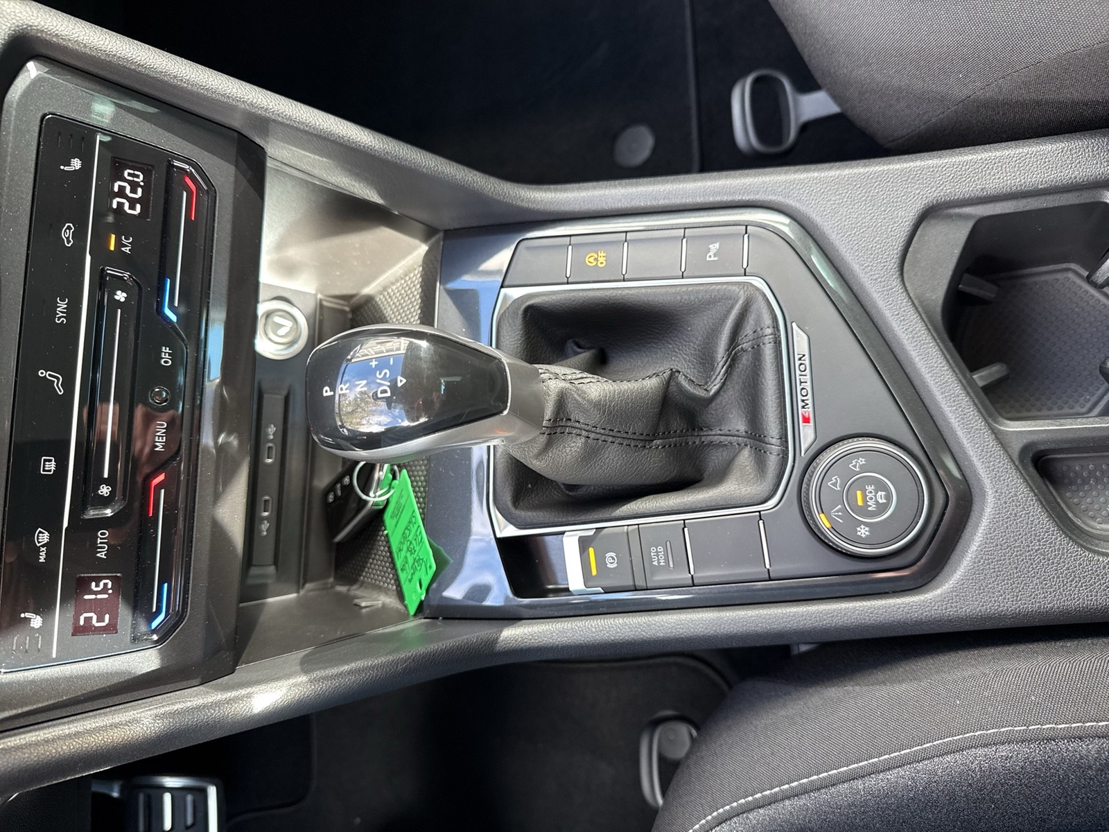 Volkswagen Tiguan 2.0 MOVE 4X4 AHK CAM ACC LM18 EKLAPPE NAVI