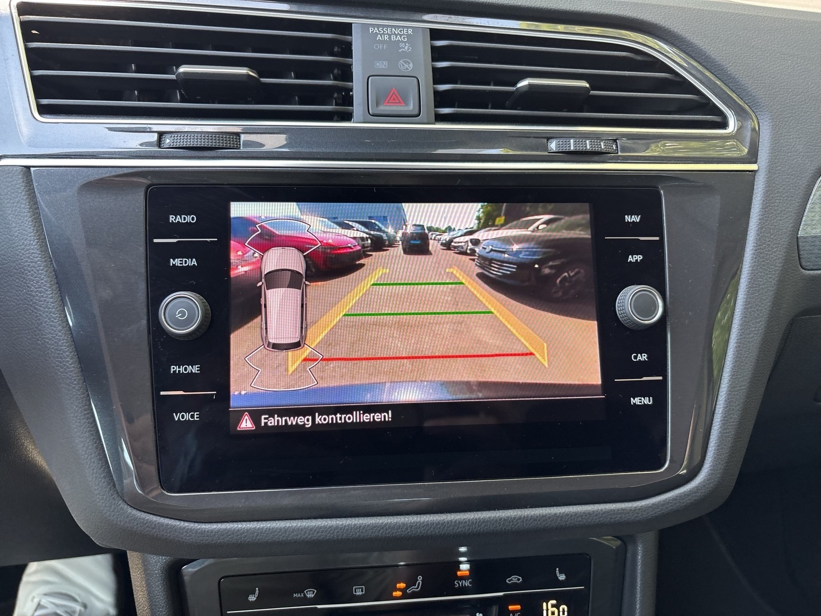 Volkswagen Tiguan 2.0 LIFE AHK CAM ACC LM18 NAVI SITZHEIZ.