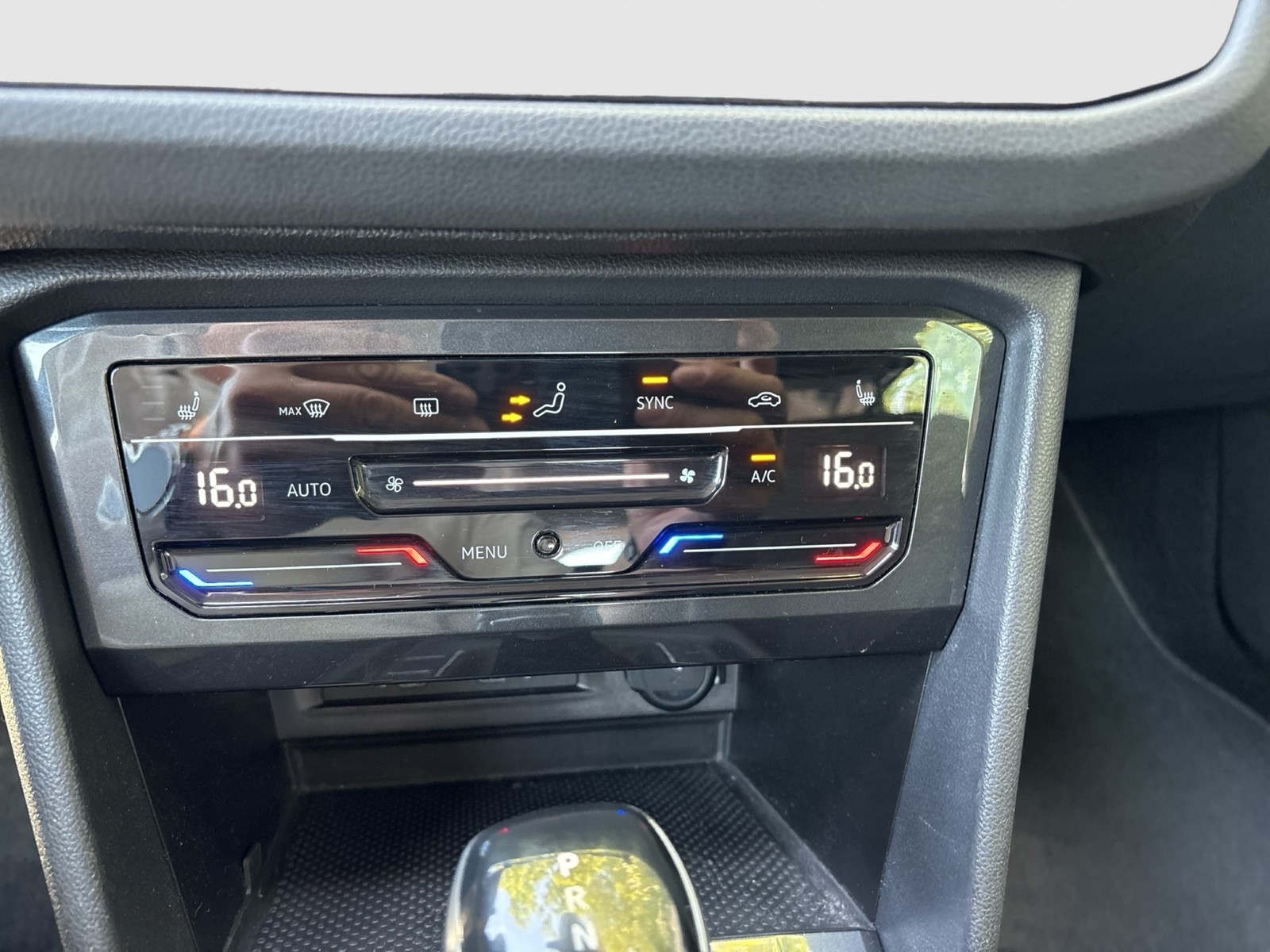 Volkswagen Tiguan 2.0 LIFE AHK CAM ACC LM18 NAVI SITZHEIZ.