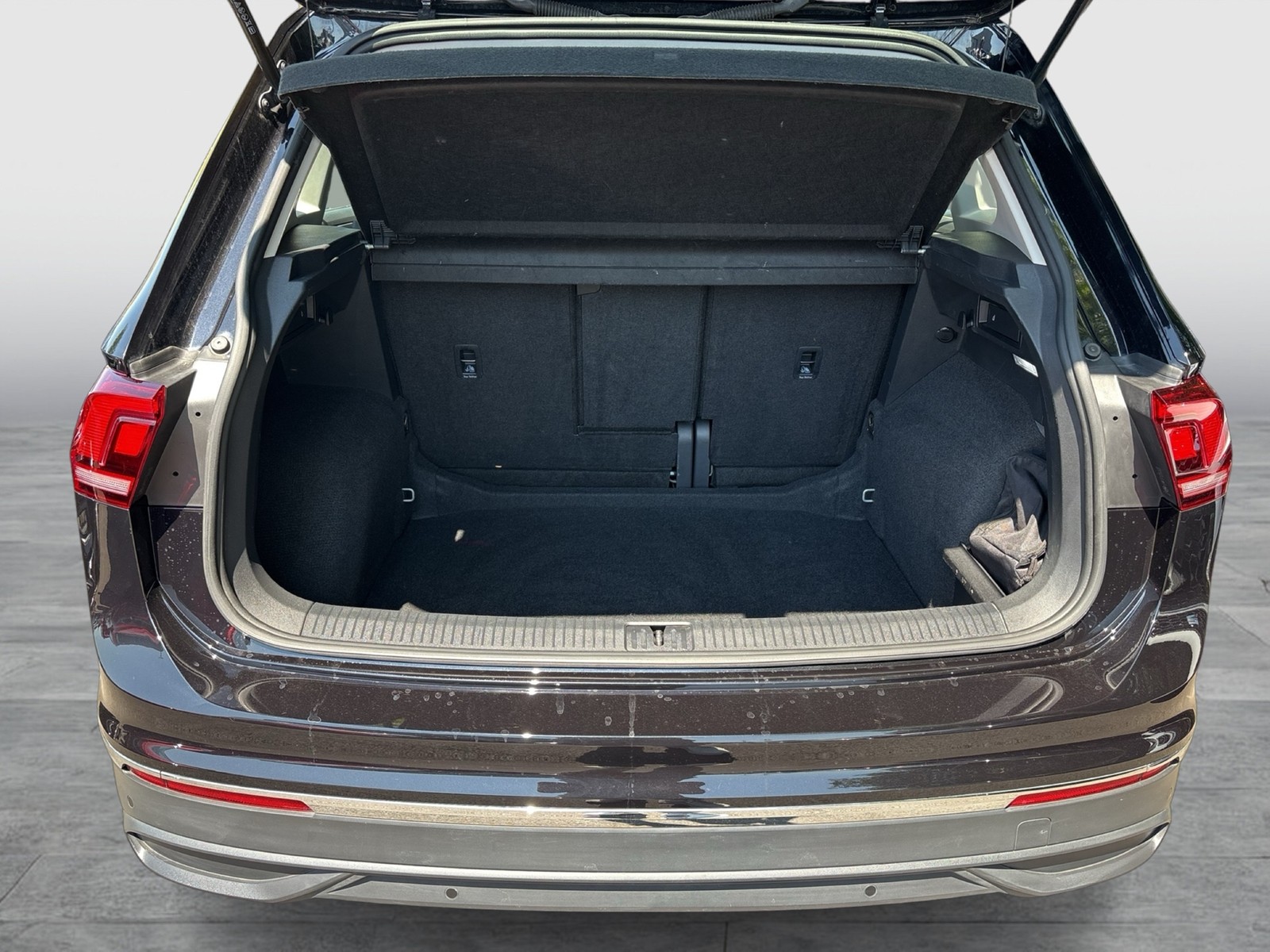Volkswagen Tiguan 2.0 LIFE AHK CAM ACC LM18 NAVI SITZHEIZ.