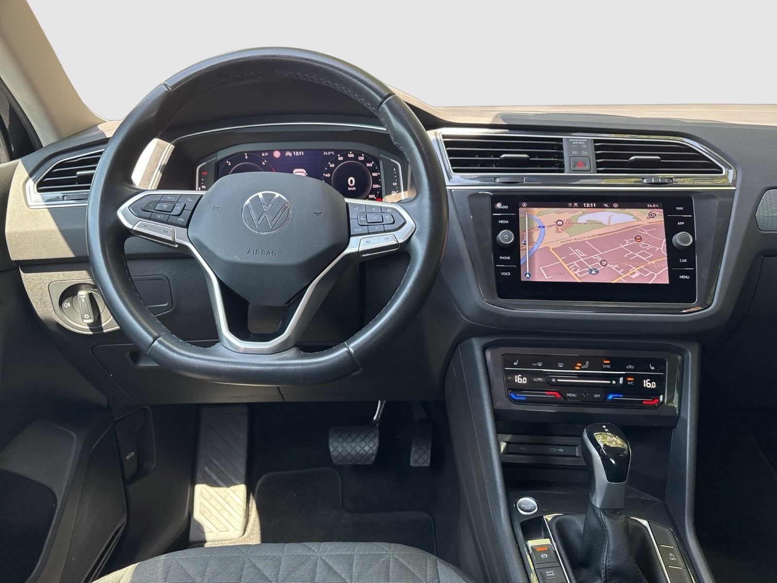 Volkswagen Tiguan 2.0 LIFE AHK CAM ACC LM18 NAVI SITZHEIZ.