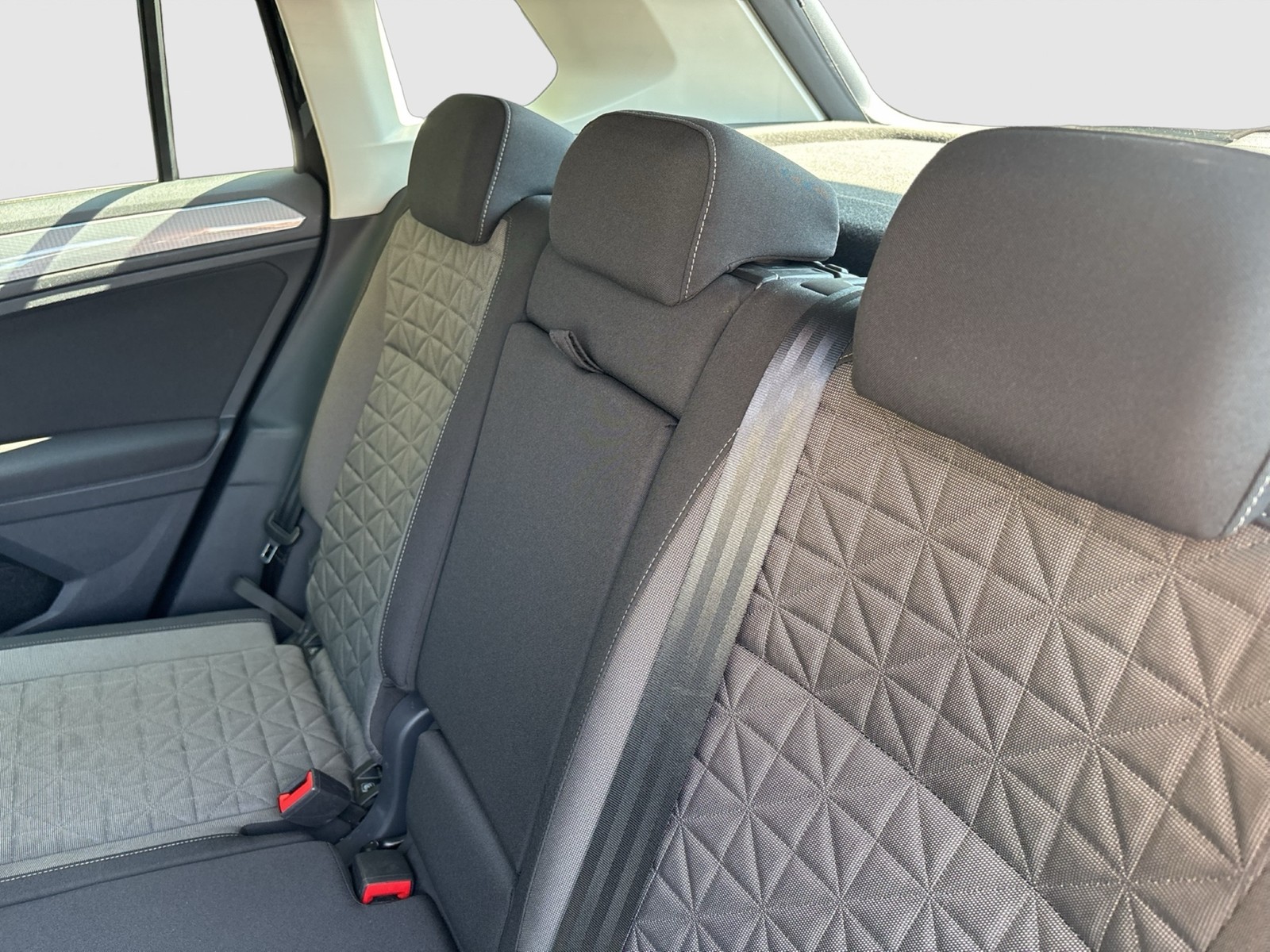 Volkswagen Tiguan 2.0 LIFE AHK CAM ACC LM18 NAVI SITZHEIZ.