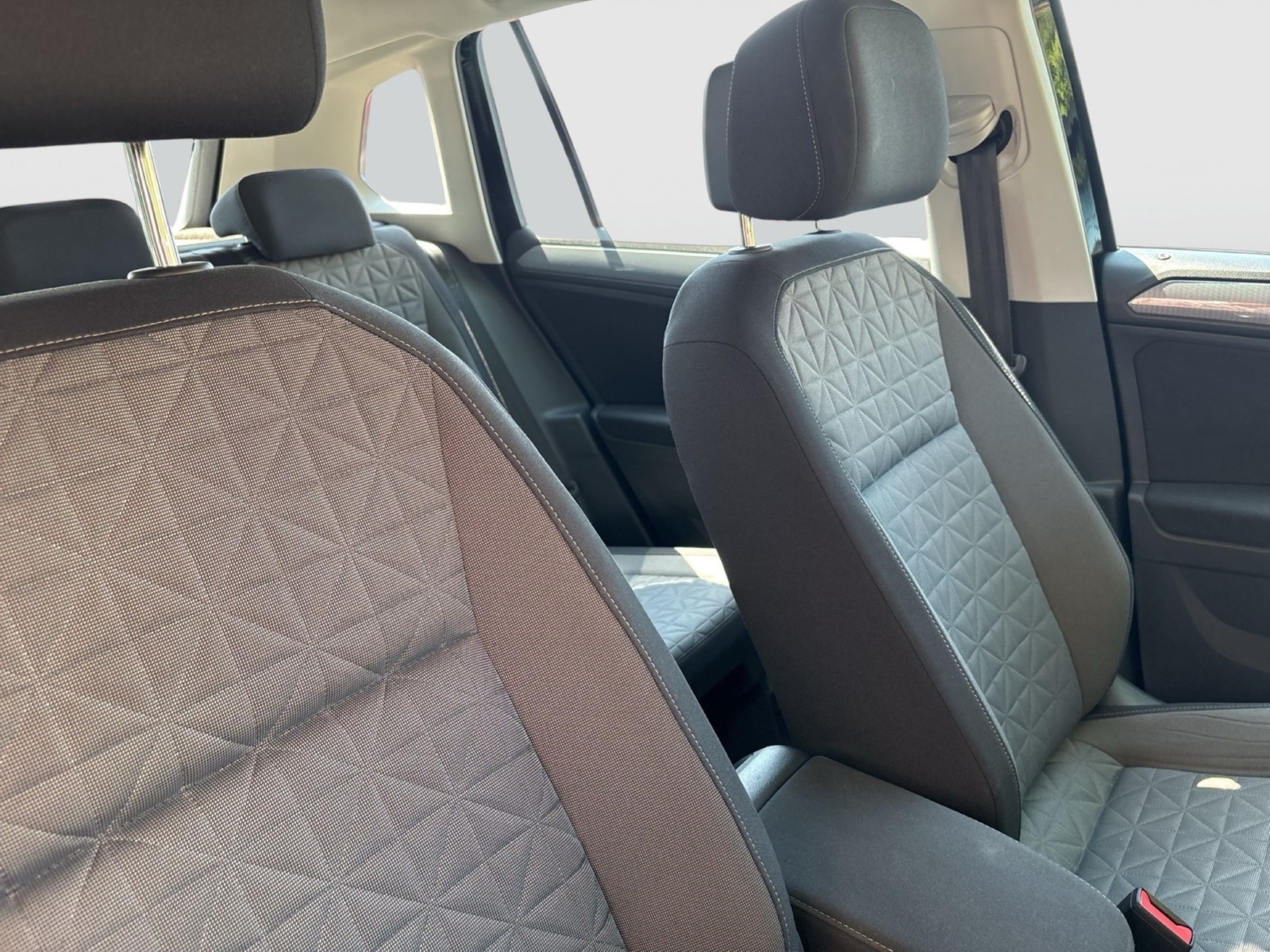 Volkswagen Tiguan 2.0 LIFE AHK CAM ACC LM18 NAVI SITZHEIZ.