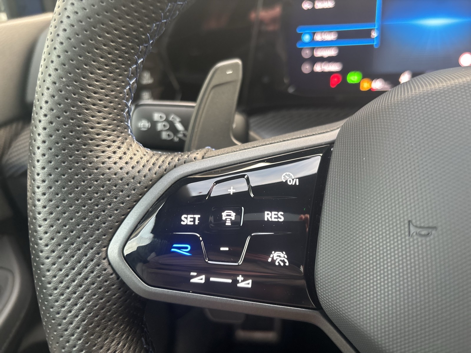 Volkswagen Golf VIII R PERFORMANCE 4X4 AKRAPOVIC PANO LM19