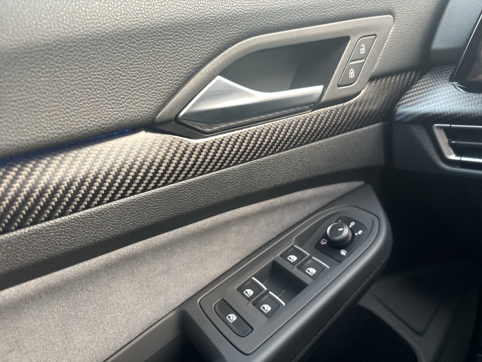 Volkswagen Golf VIII R PERFORMANCE 4X4 AKRAPOVIC PANO LM19