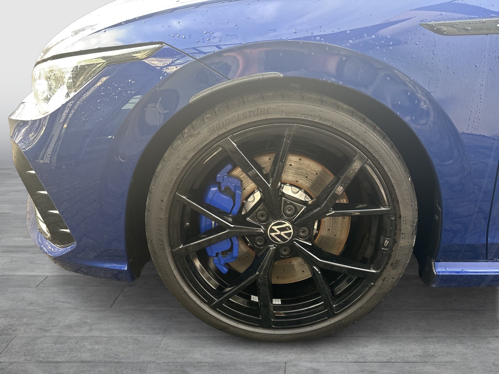 Volkswagen Golf VIII R PERFORMANCE 4X4 AKRAPOVIC PANO LM19