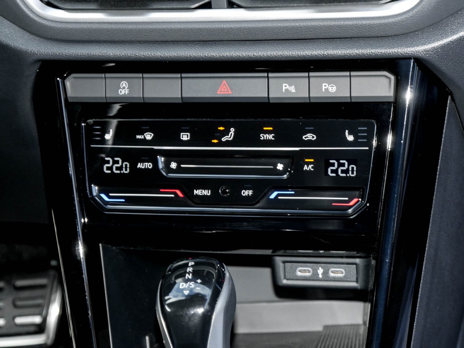 Volkswagen T-Roc 2.0 R 4X4 AKRAPOVIC CAM ACC LM18 E-KLAPPE